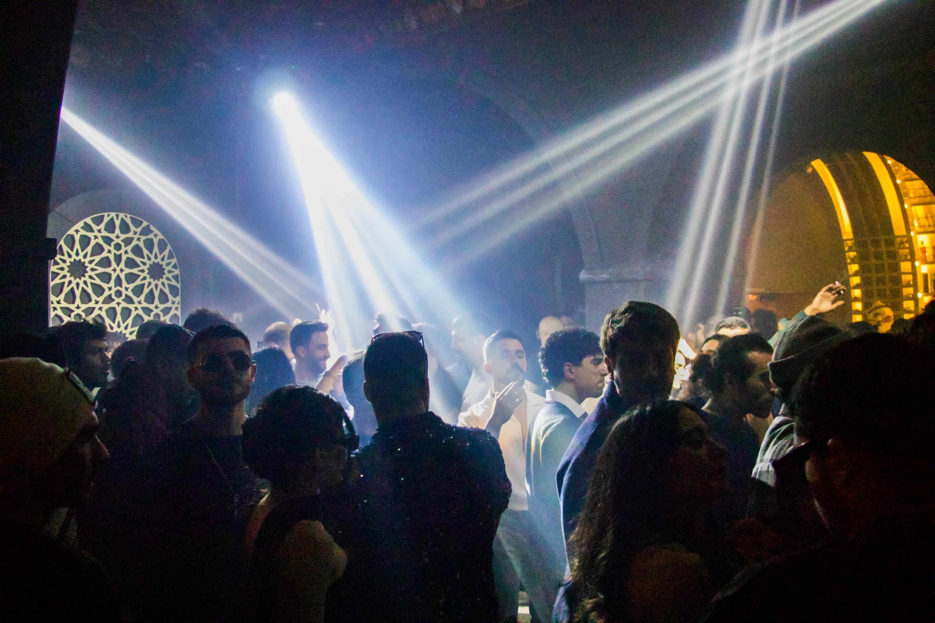À Damas, dans un bar du quartier chrétien, l’année a commencé sur des rythmes technos