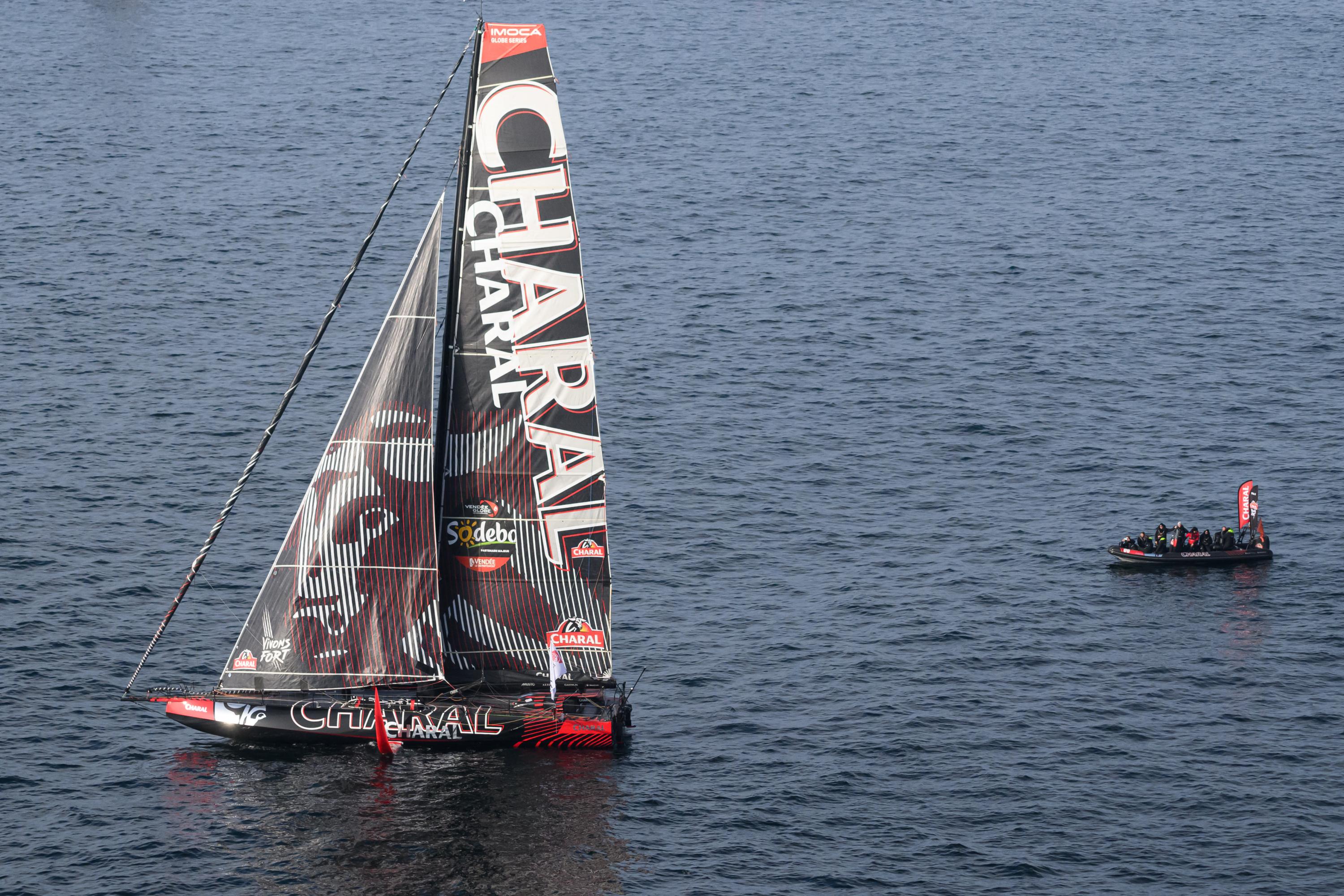 Vendée Globe : «C’est compliqué de régater dans ces conditions-là», souffle Beyou