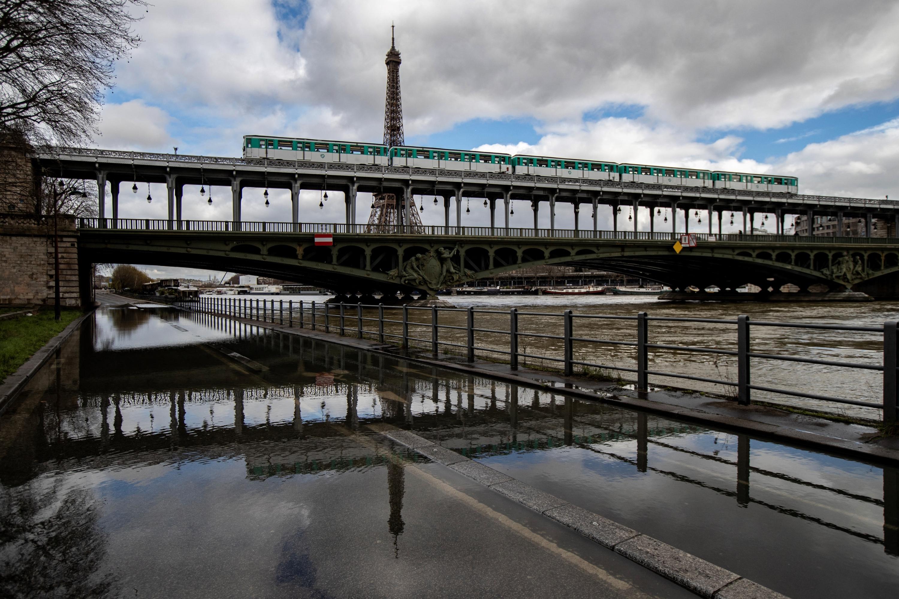 «Des mares dans les couloirs»: pourquoi le métro parisien prend l’eau dès qu’il pleut