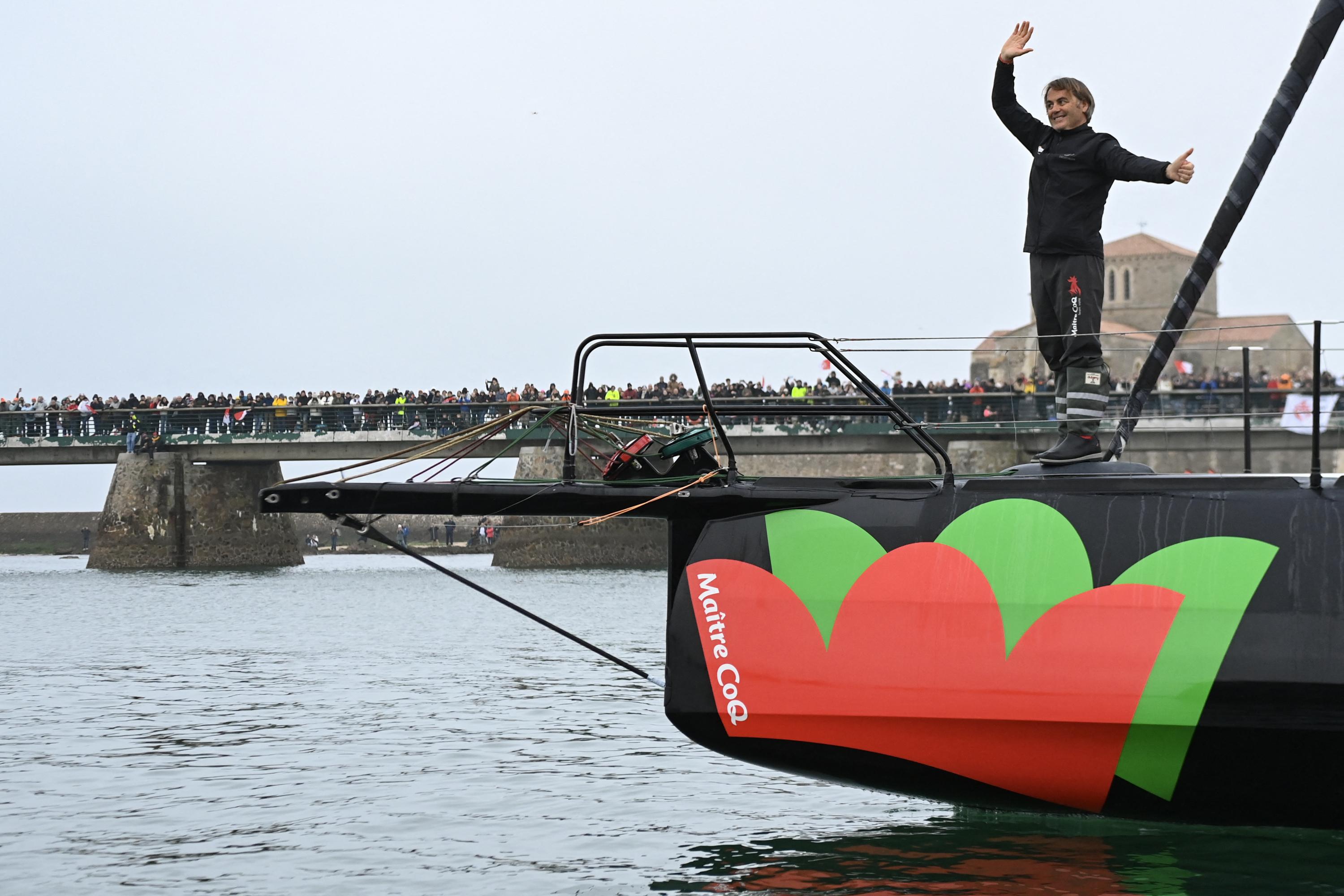 Vendée Globe : Yannick Bestaven repart hors course