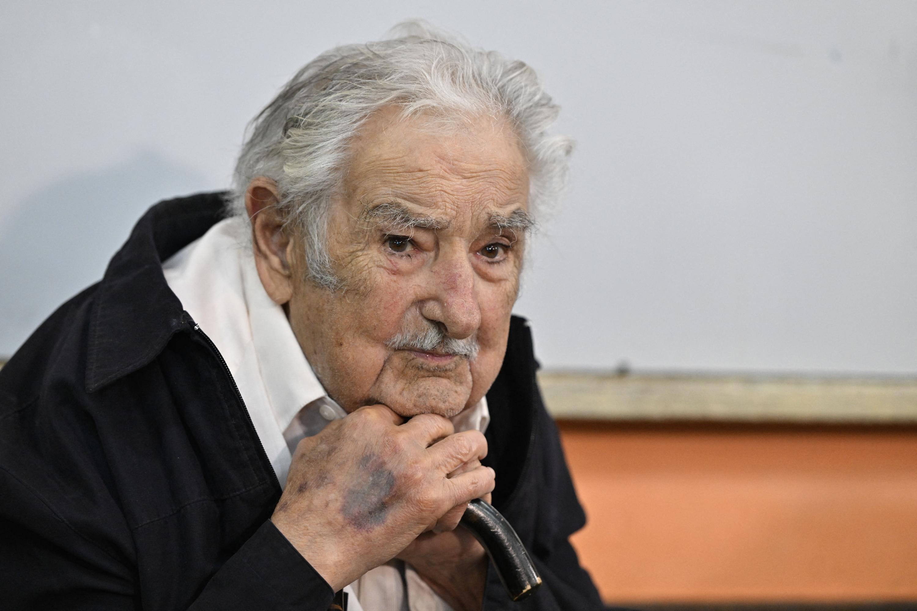 «Je suis en train de mourir» : l’ex-président uruguayen José Mujica abandonne tout traitement contre le cancer