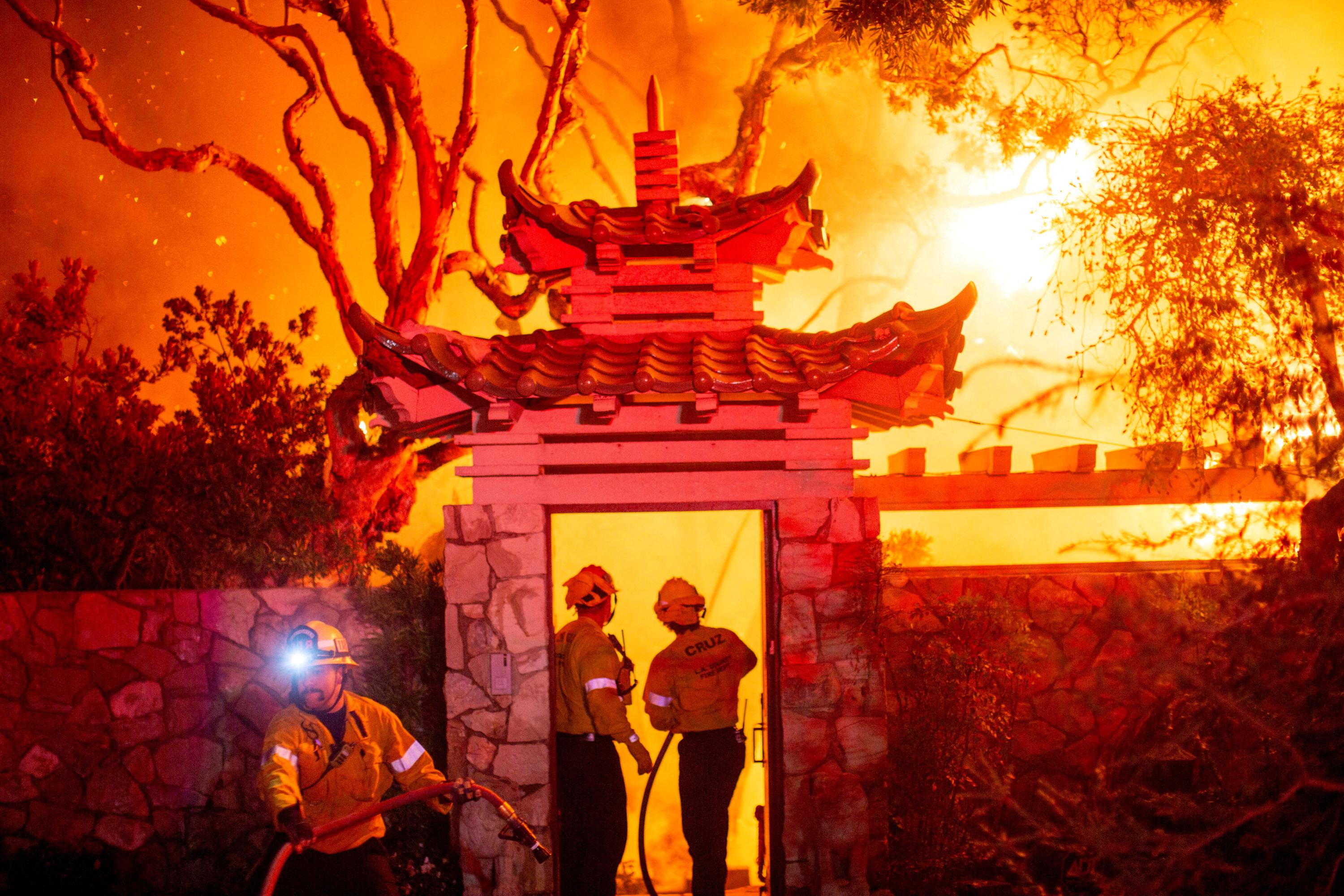 Los Angeles : les incendies toujours indomptés, au moins dix morts sont à déplorer