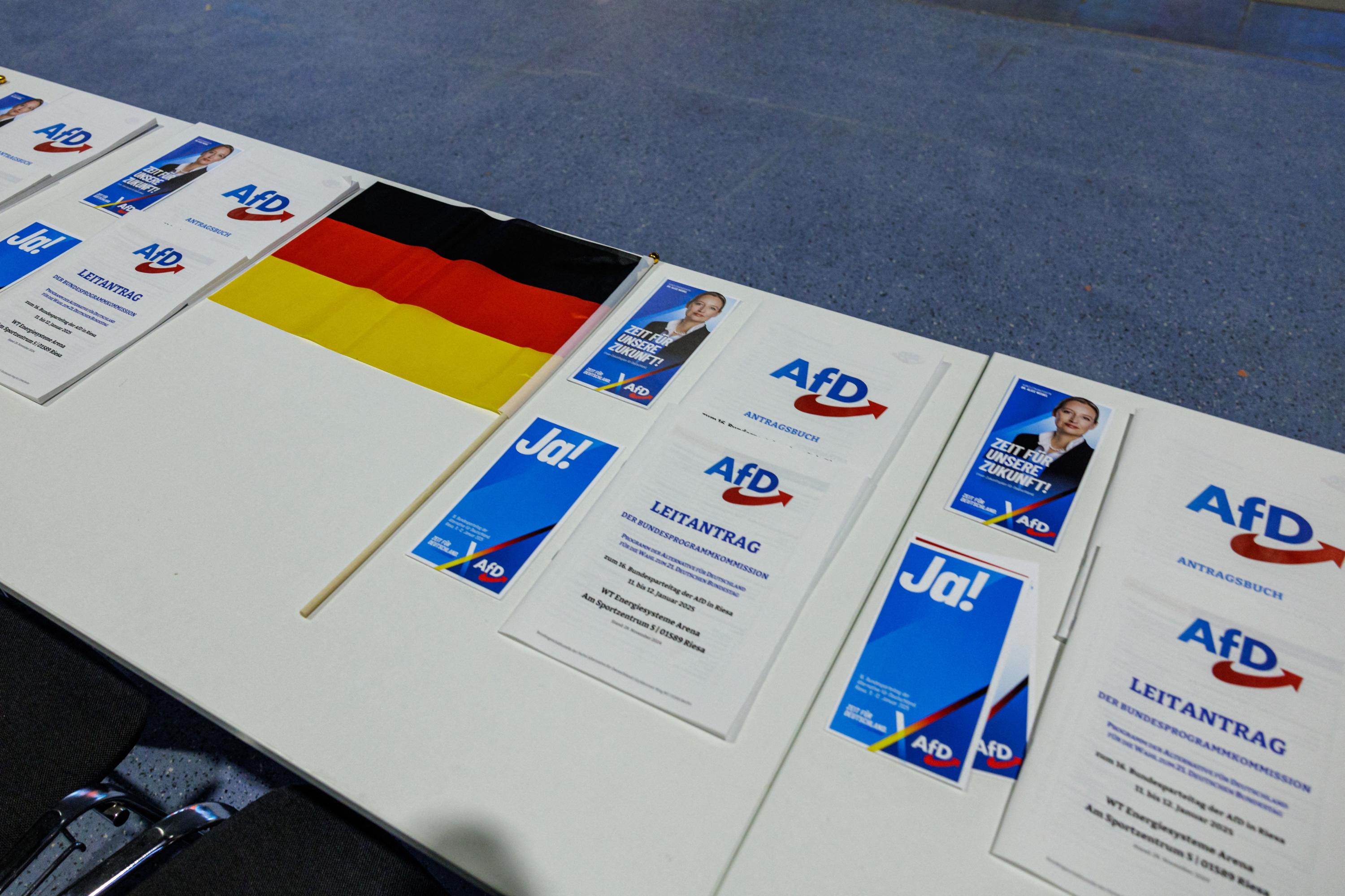 Allemagne: enquête sur des tracts électoraux de l'AfD en forme de «billet d'expulsion»