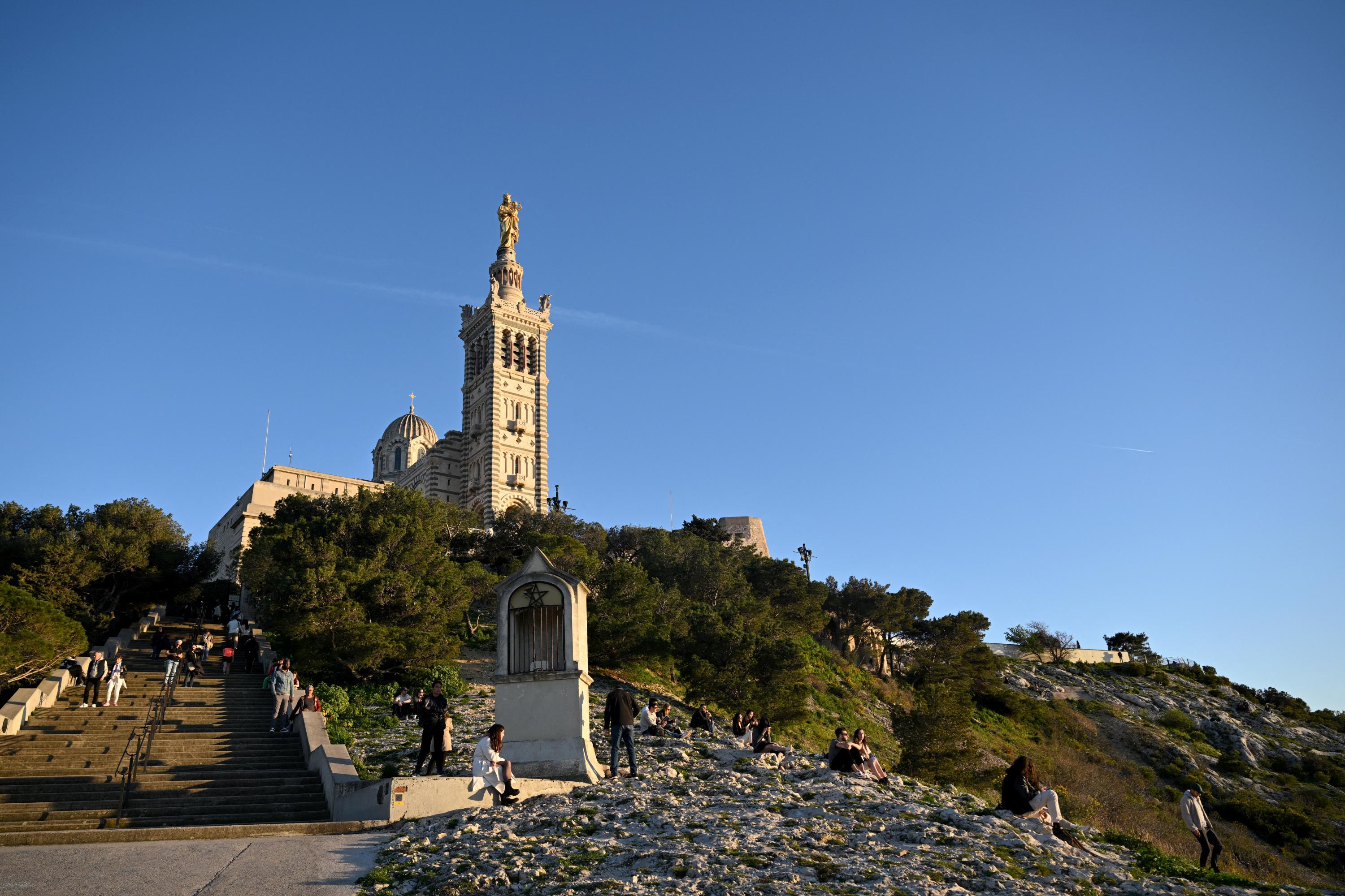 Marseille : Rachida Dati propose de classer la Bonne Mère aux monuments historiques, mais le diocèse n’a encore rien décidé