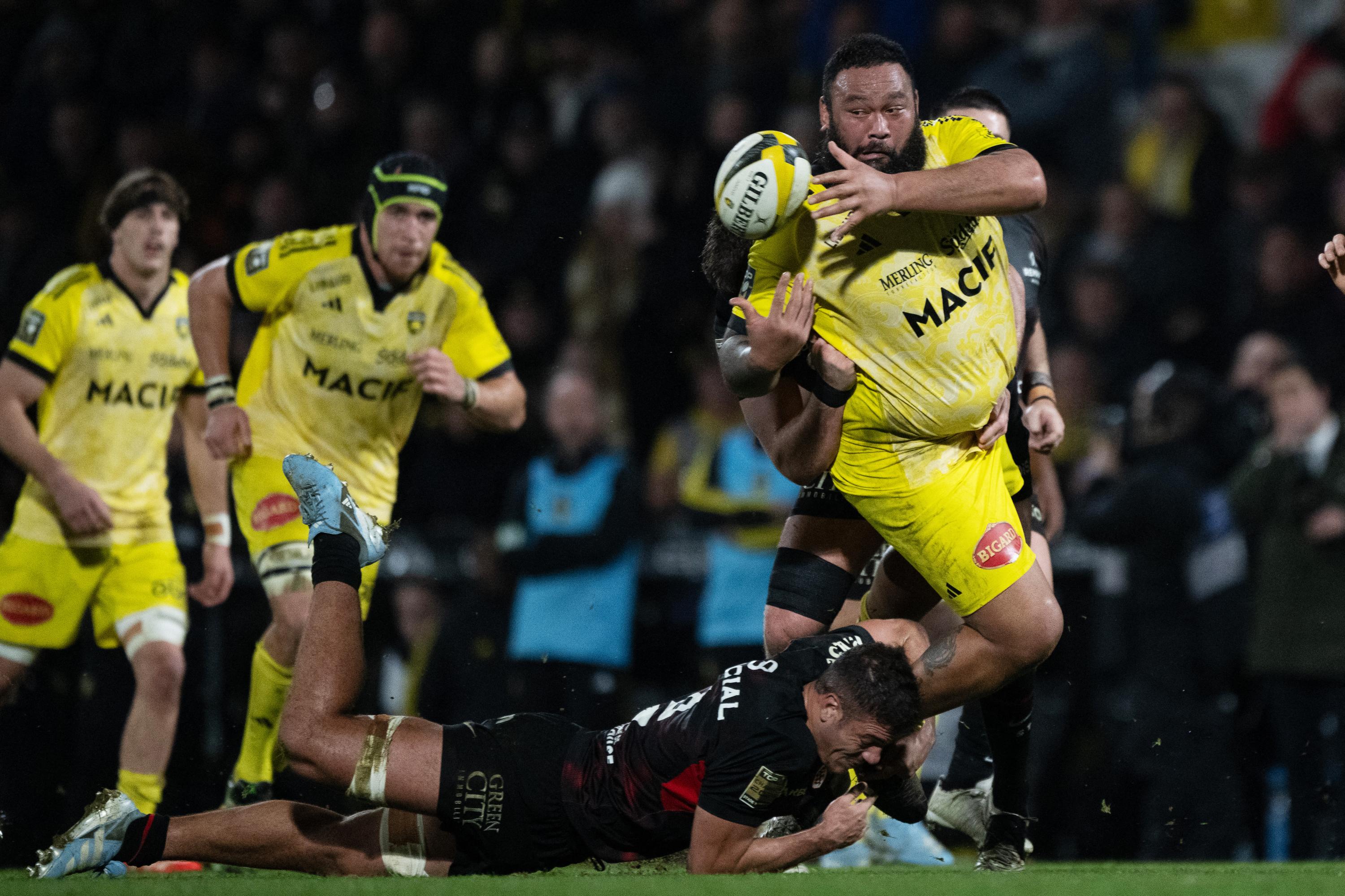 Champions Cup: rassuré sur l’état de son genou, Uini Atonio titulaire avec La Rochelle