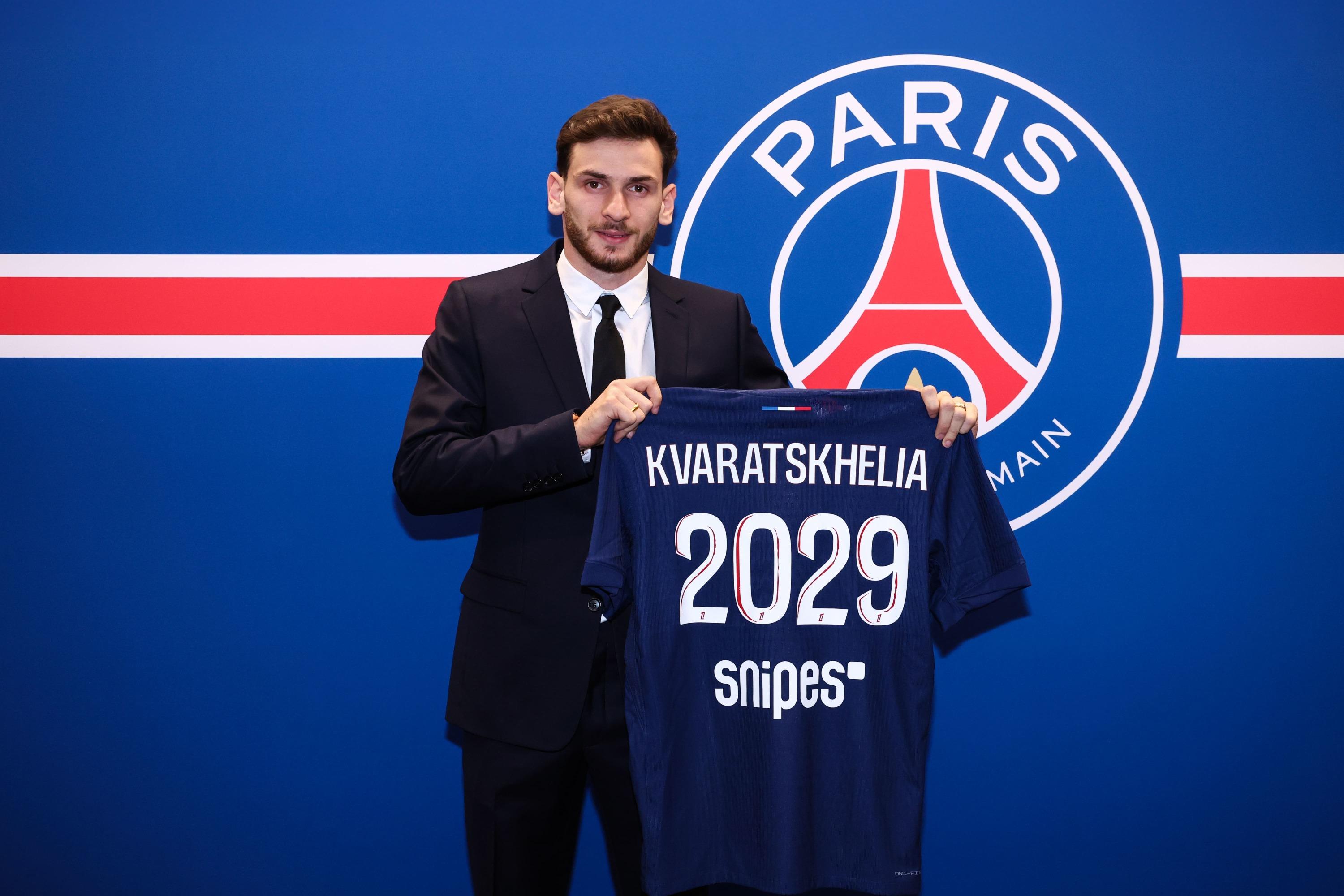 Mercato : Khvicha Kvaratskhelia au PSG, c’est officiel