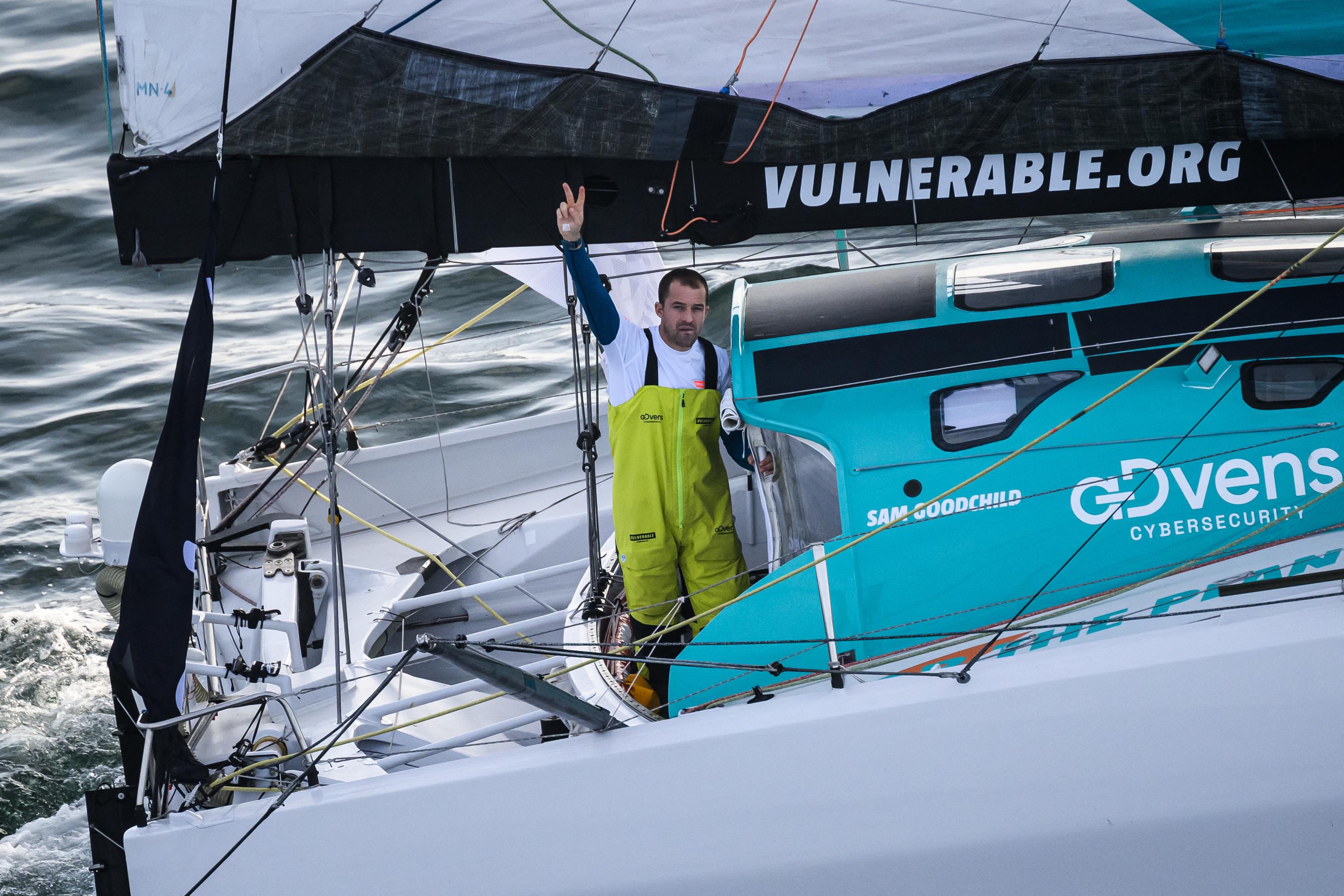 Vendée Globe : le Britannique Goodchild déchire sa grand-voile mais poursuit la course