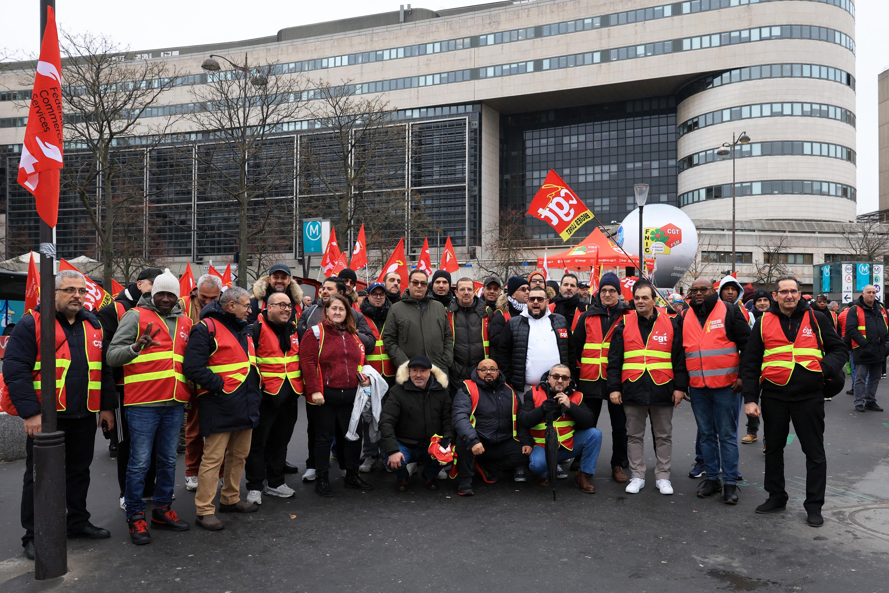 Des centaines de salariés de l'industrie et la CGT appellent le gouvernement à «sortir du déni» face aux licenciements