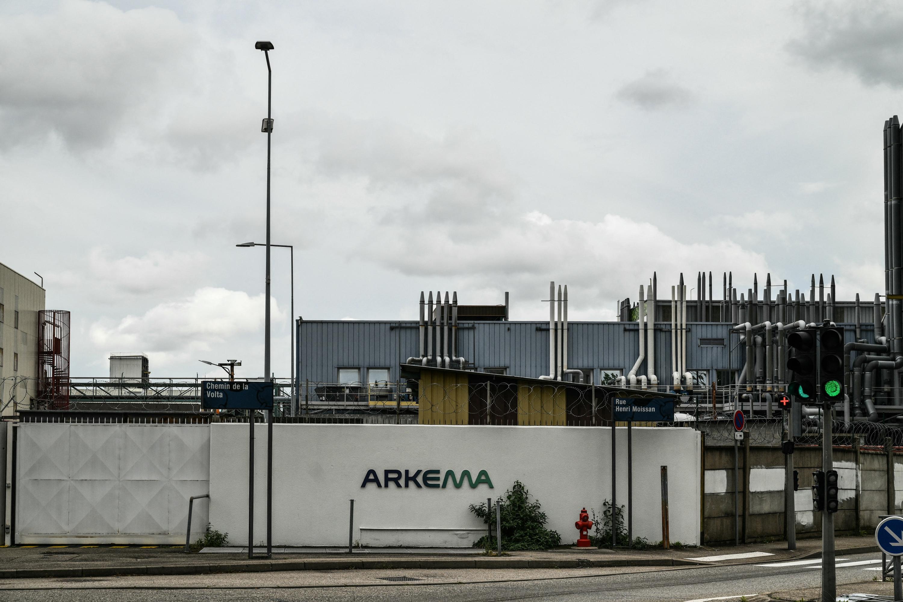 Après l’annonce des suppressions d'emplois chez Arkema, les syndicats dénoncent «un effet d'aubaine»