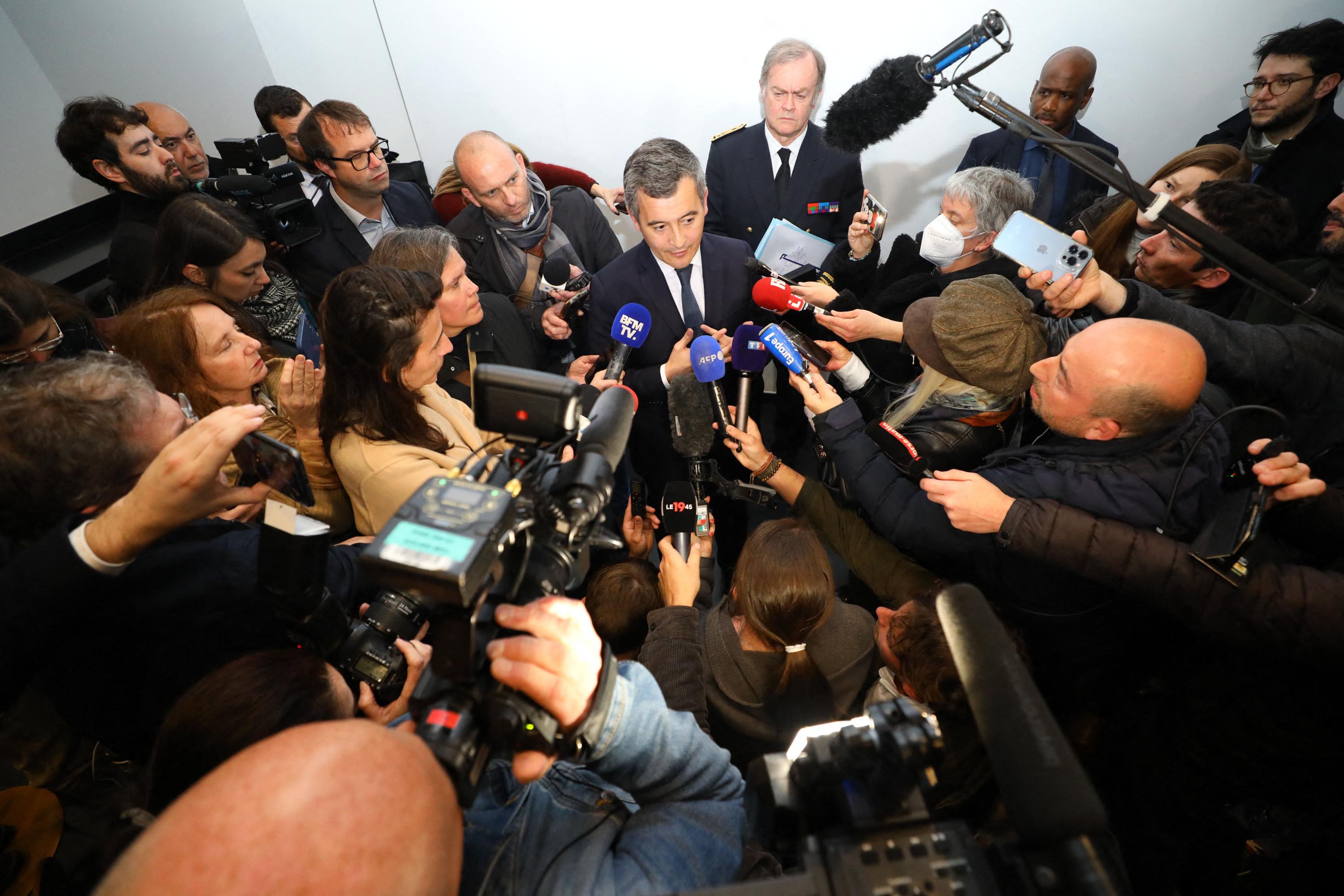 Bientôt un documentaire sur Darmanin, le prochain dîner Hollande-Sarkozy... Les indiscrets du Figaro