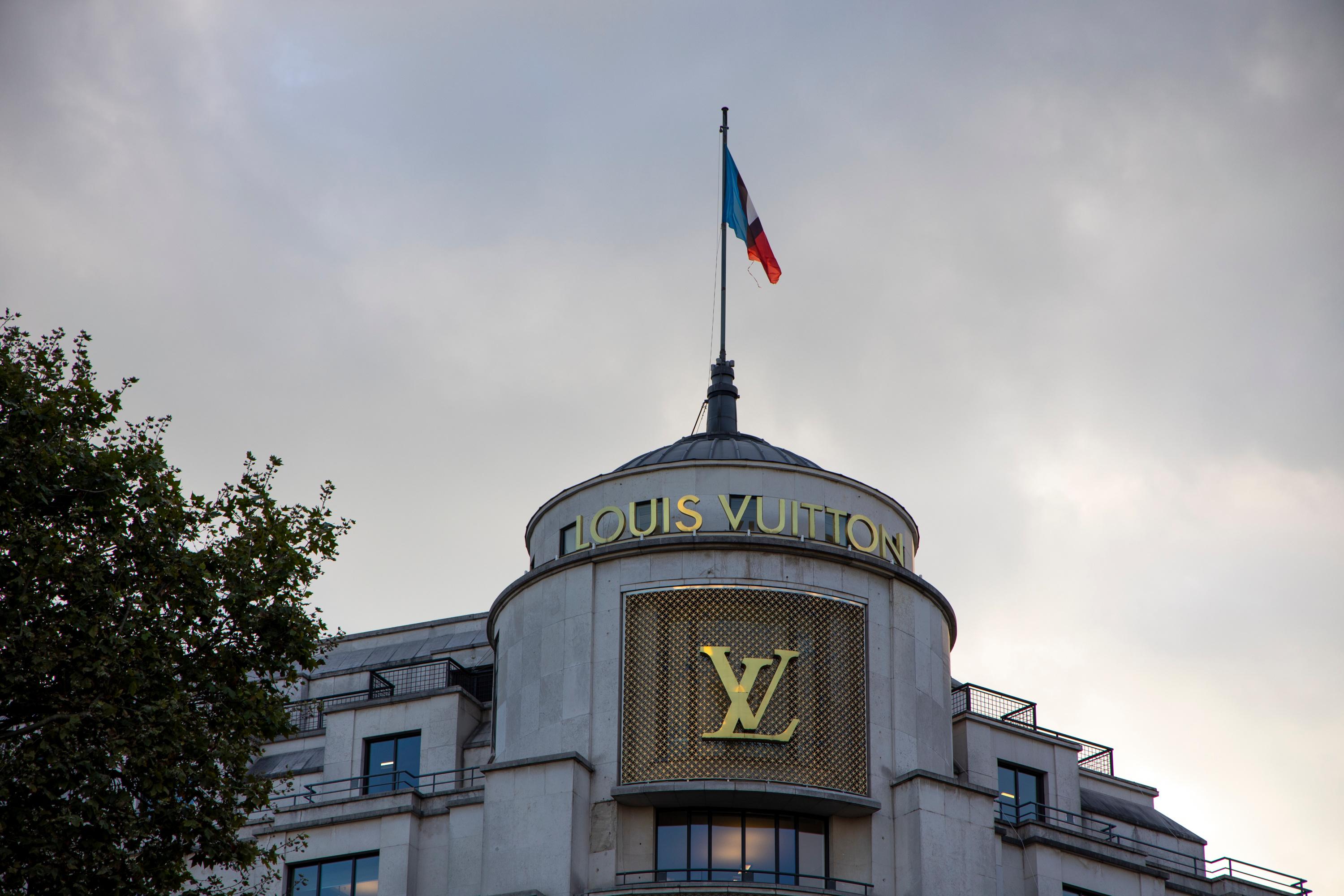 Bourse de Paris : LVMH et le luxe plombent le CAC 40, Schneider Electric rebondit