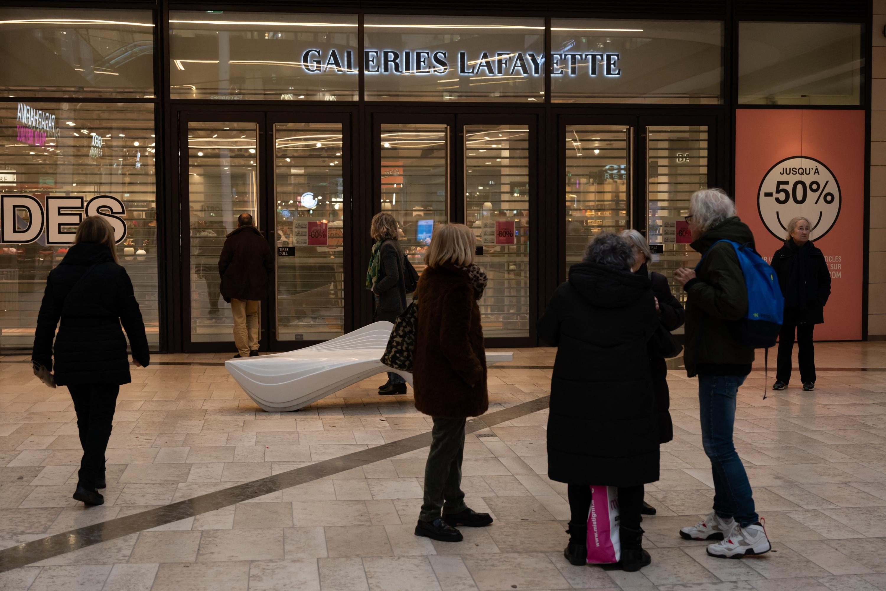 Le marasme des grands magasins de province, symbole de la désertion des centres-villes