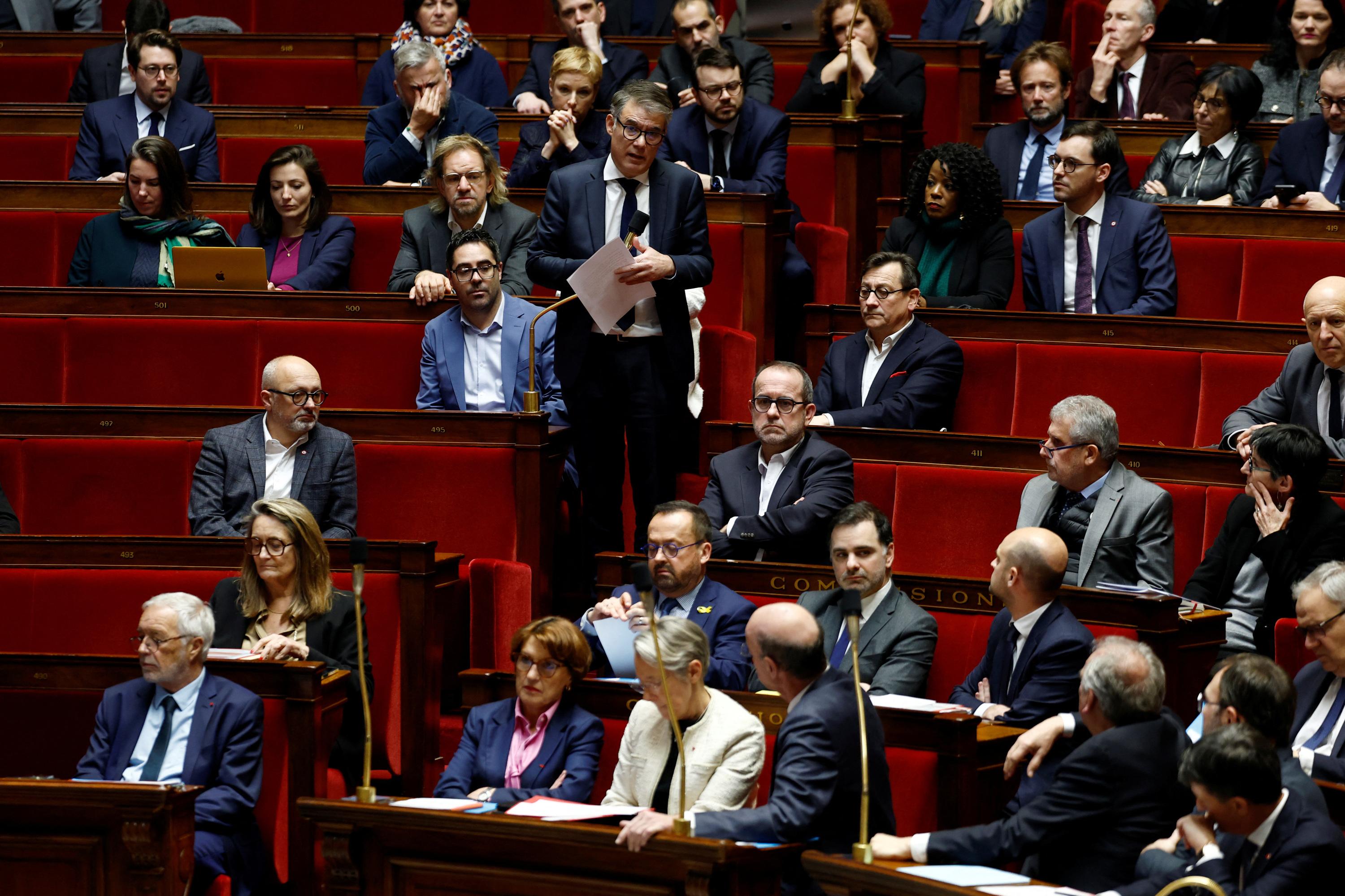 Divisés sur la censure de François Bayrou, le PS et LFI plus irréconciliables que jamais