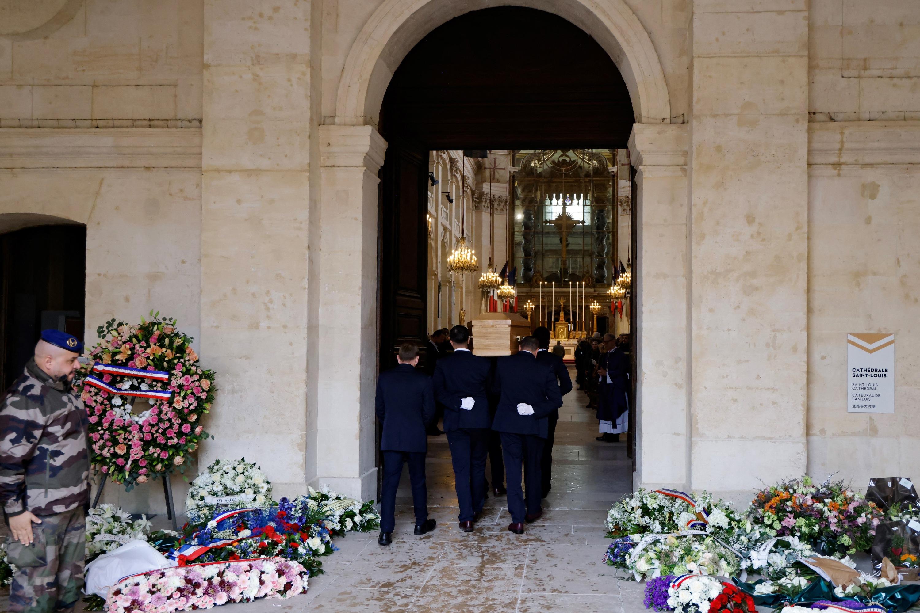 Aux Invalides, l’hommage de la France pour dire adieu à Jean-Louis Debré