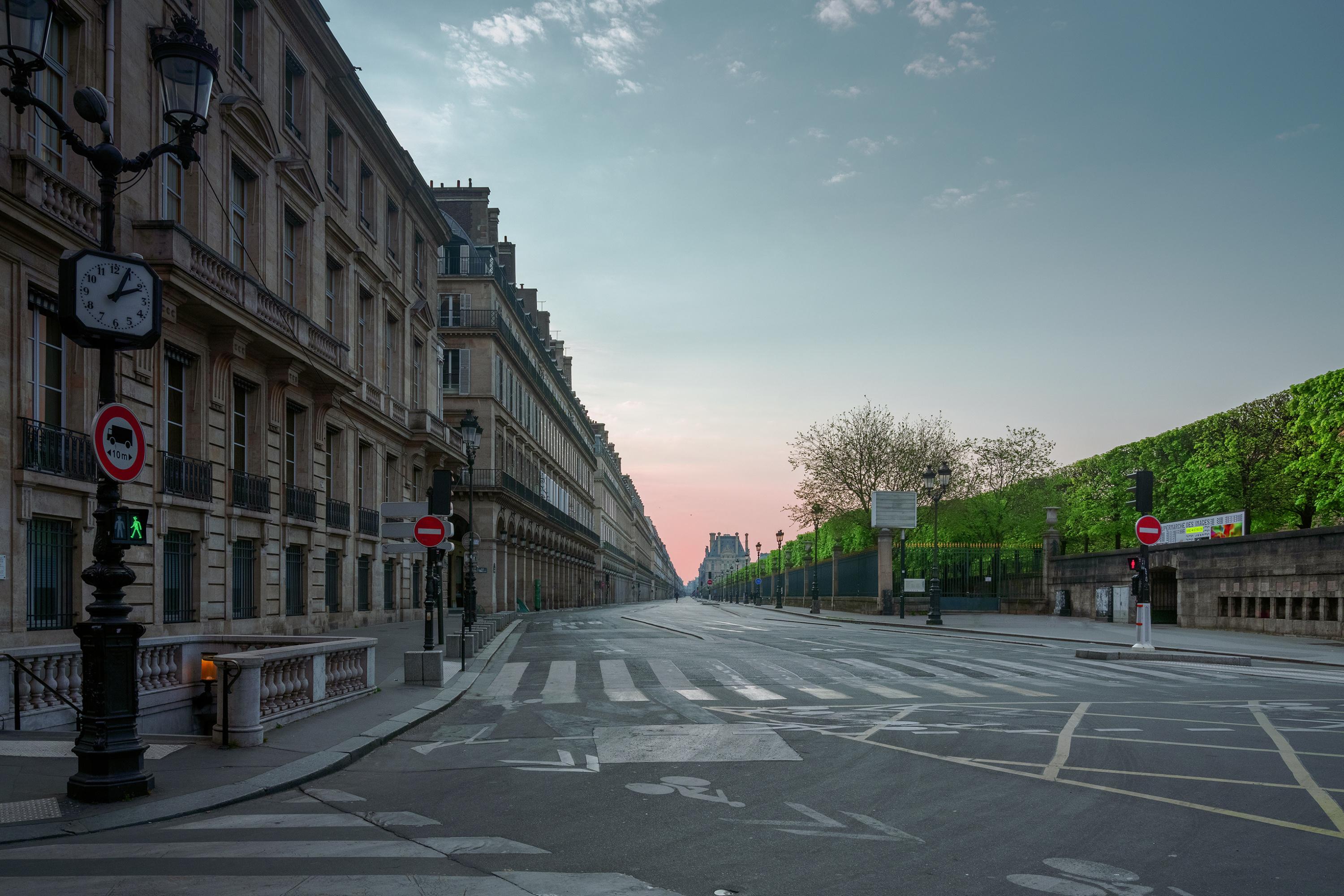 Auto-attestation, footings limités, courses sur le palier... Quand la France, au temps du Covid, prenait des airs d’Absurdistan