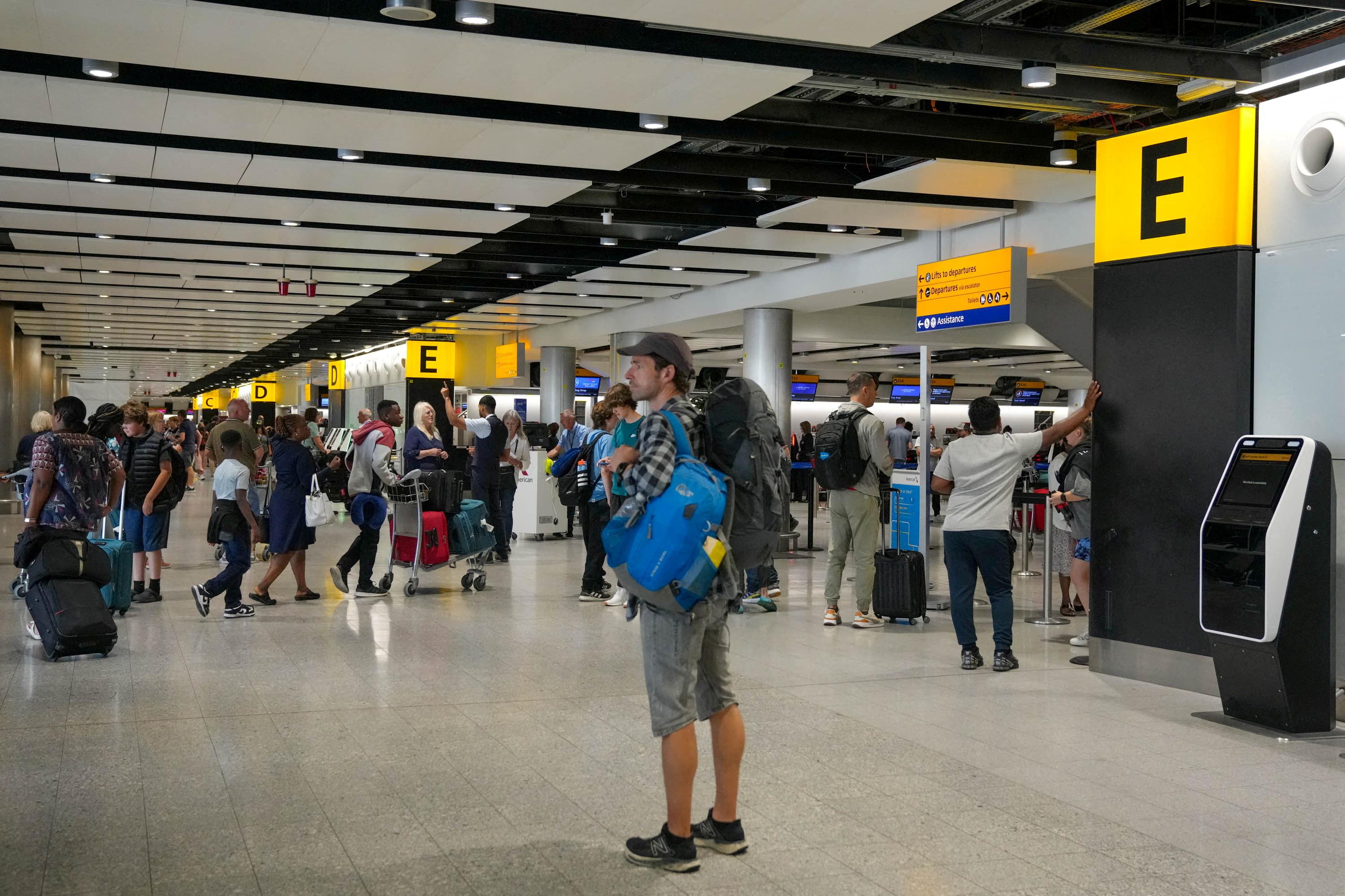 L’aéroport de Londres-Heathrow fermé vendredi en raison d’une panne d’électricité due à un incendie