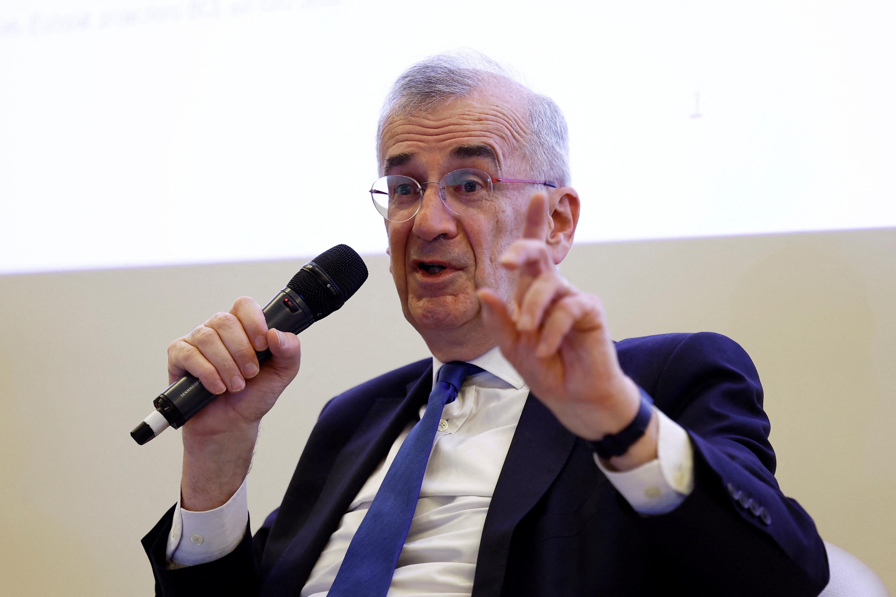Attention à ne pas utiliser des outils d'intelligence artificielle pas maîtrisés, prévient François Villeroy de Galhau