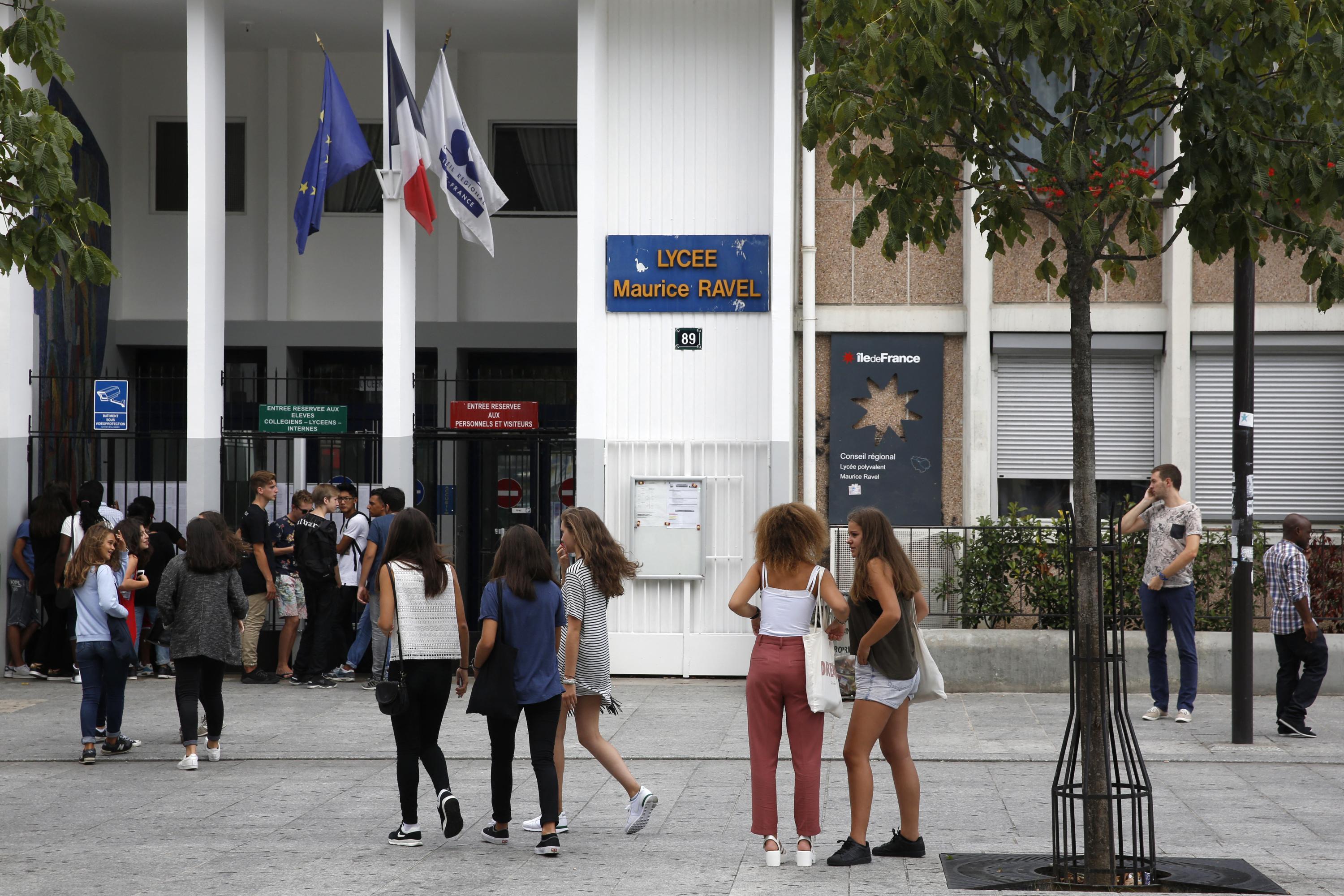 L’ancien proviseur du lycée Maurice-Ravel sera fait chevalier dans l’ordre national du Mérite par Gabriel Attal