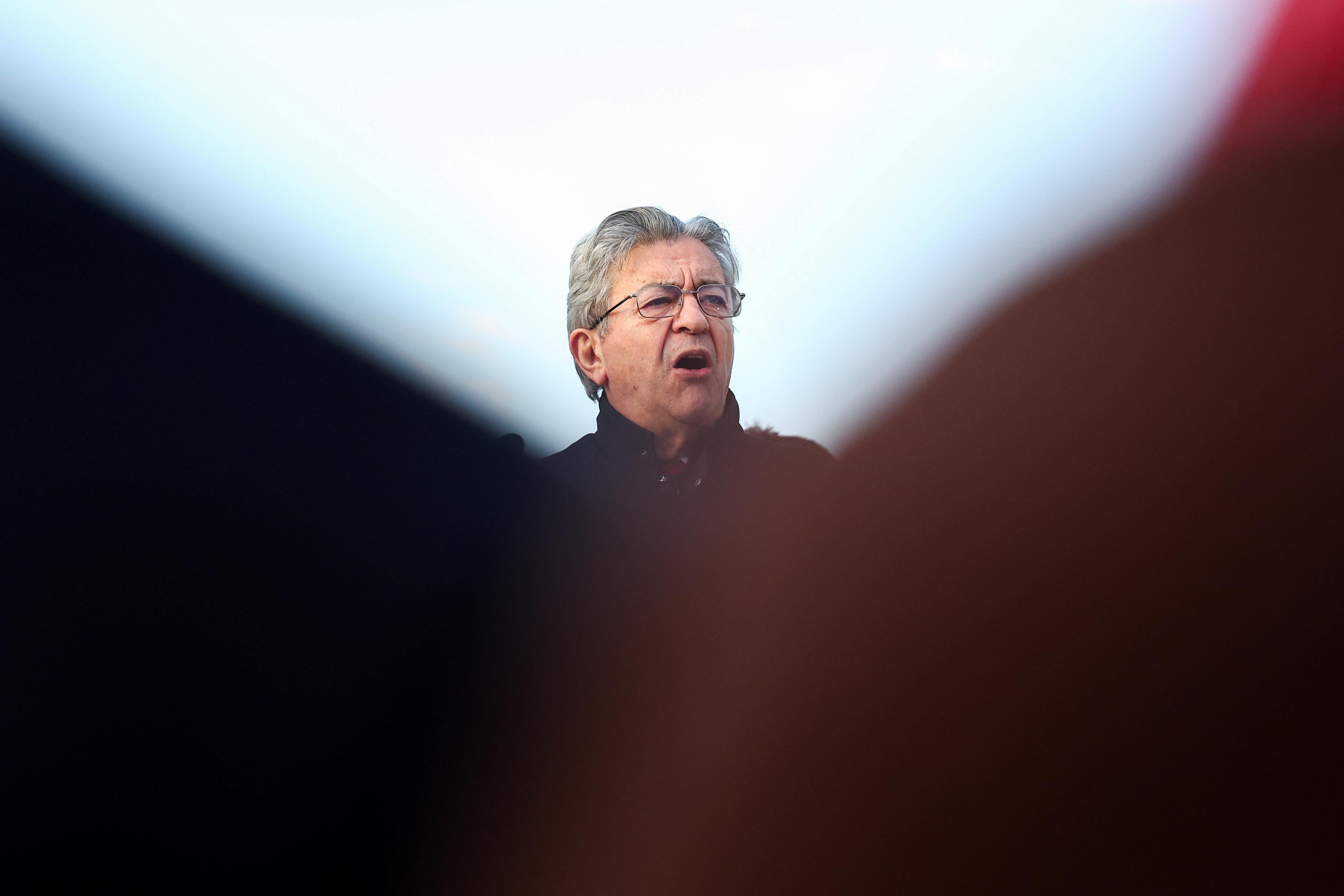 Jean-Luc Mélenchon s’affiche avec une star américaine des réseaux sociaux accusée d’antisémitisme