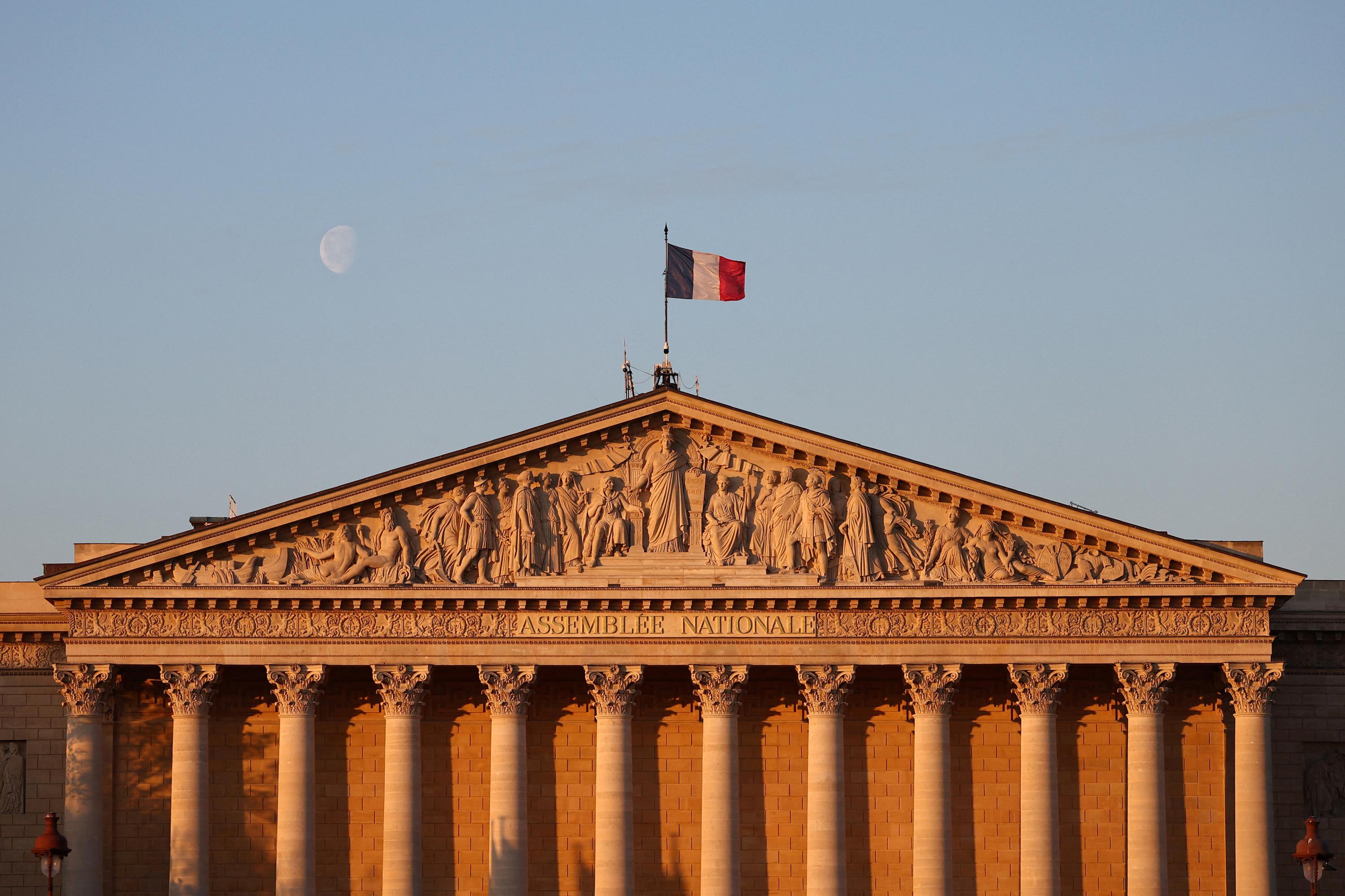 Les députés approuvent la création d’un droit à l’aide à mourir