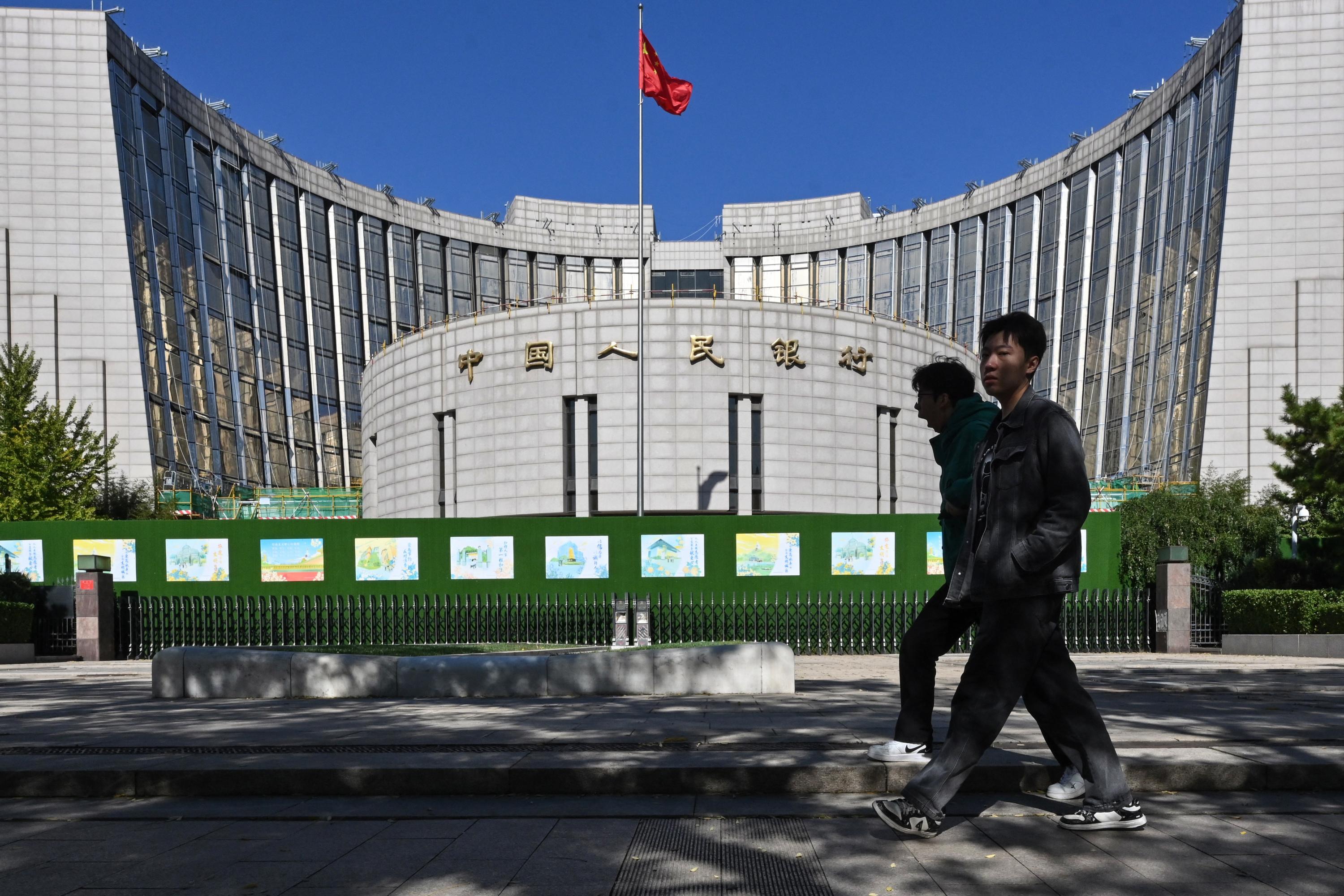 Chine : la banque centrale abaisse deux taux d'intérêt clés, à des niveaux historiquement bas