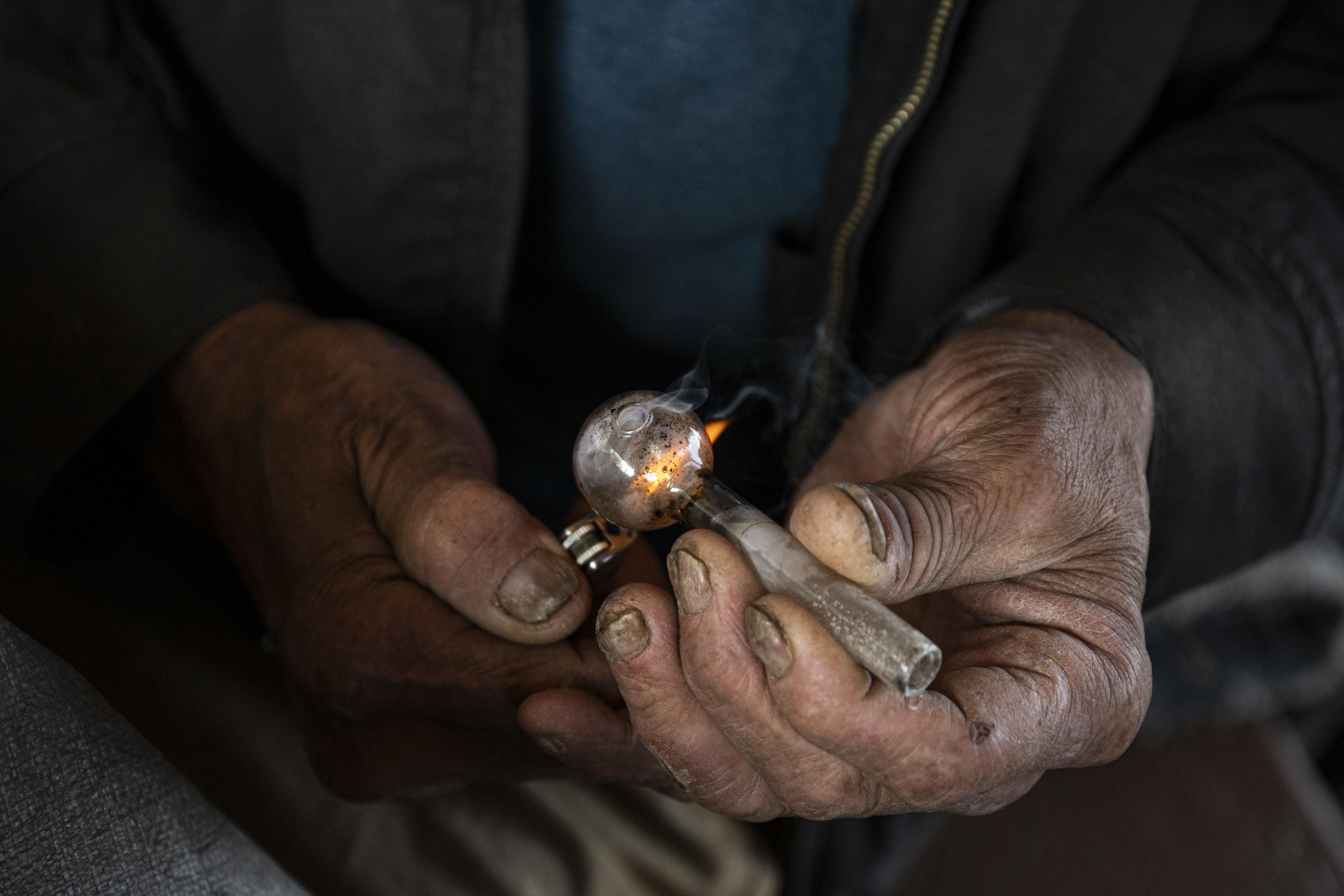 États-Unis : il se présente avec de la drogue et un pistolet à son contrôle judiciaire