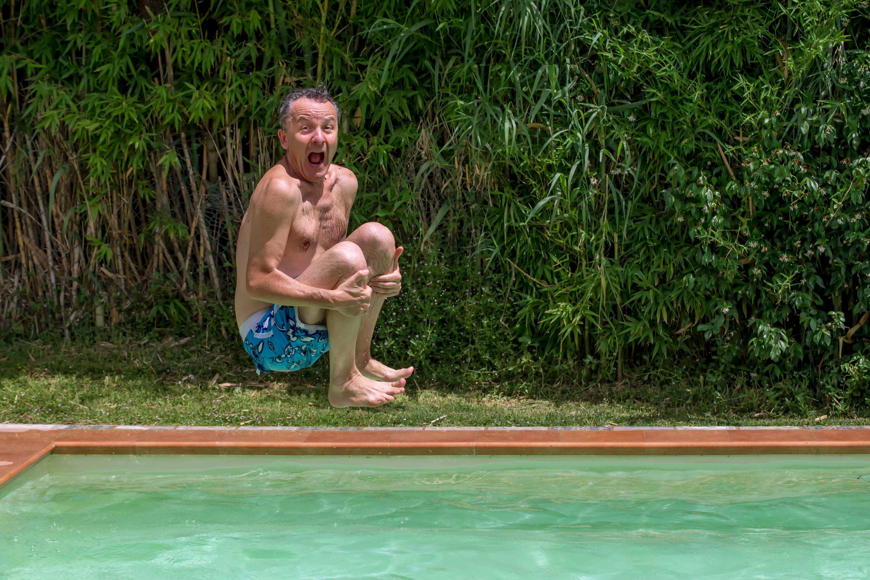 Piscine, spa : ne vous baignez surtout pas dans une eau verte