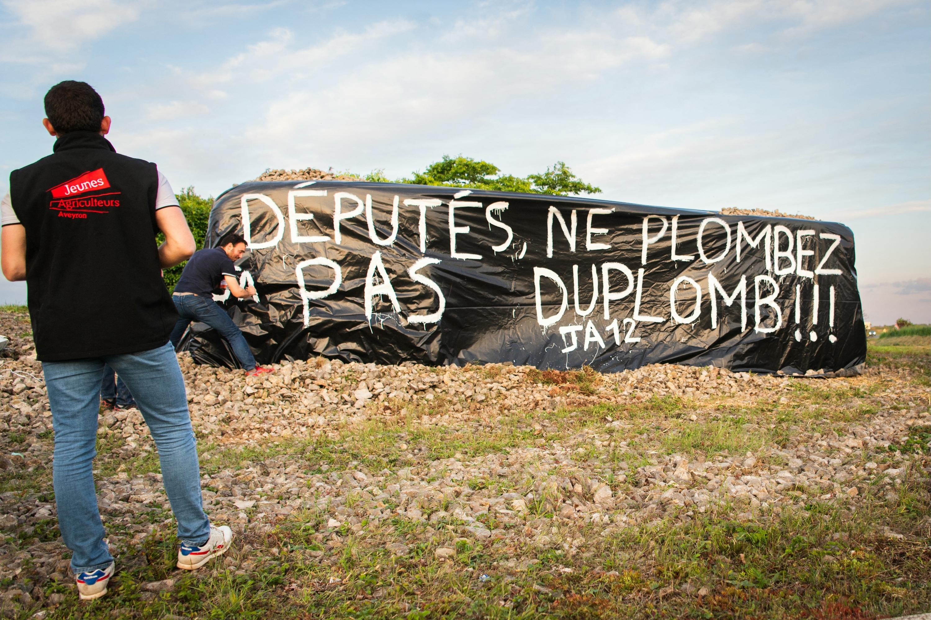 «Entre 150 et 200 tracteurs à Paris» : les agriculteurs appellent à manifester lundi devant l'Assemblée nationale