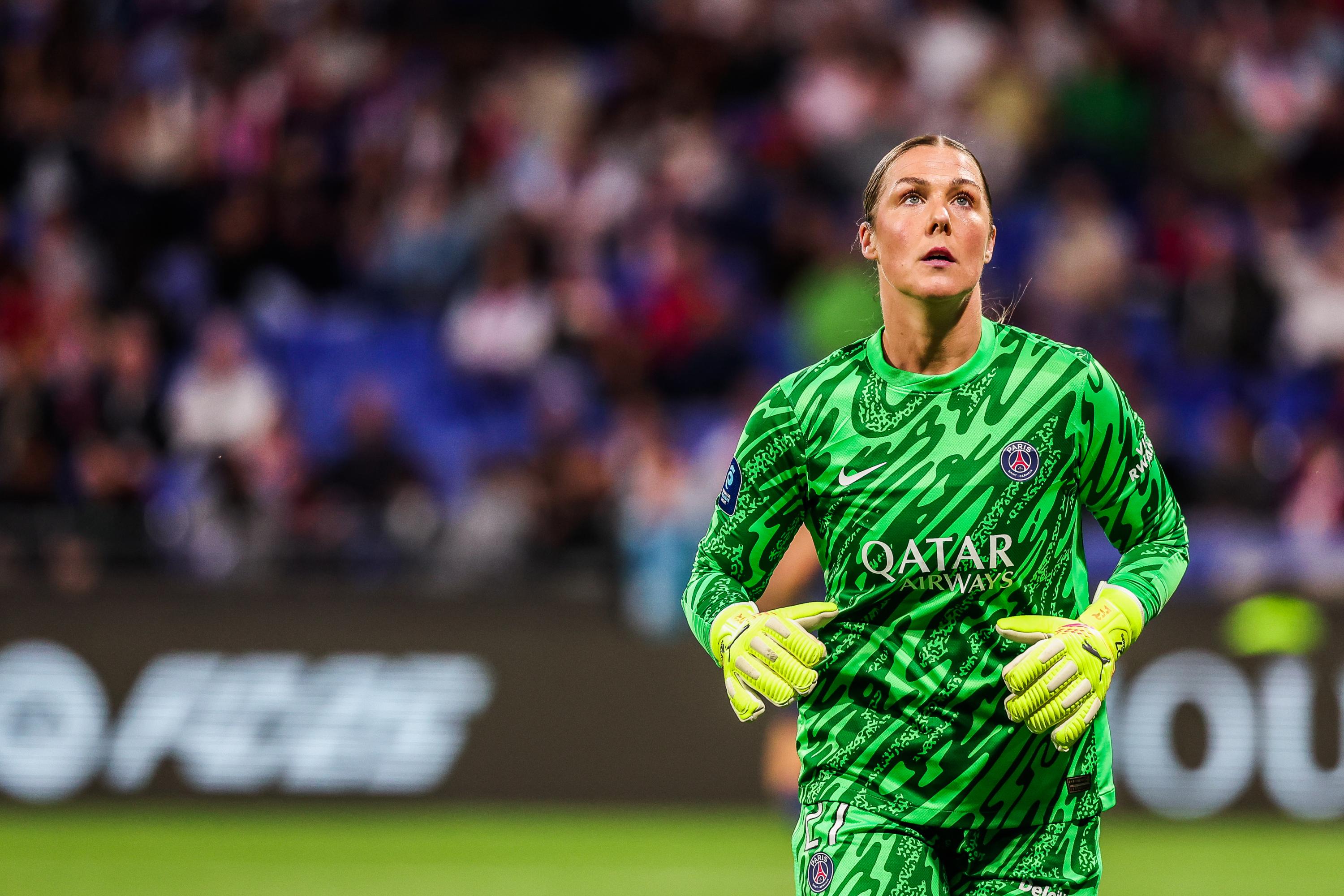 Foot : la gardienne anglaise du PSG, Mary Earps, annonce sa retraite internationale