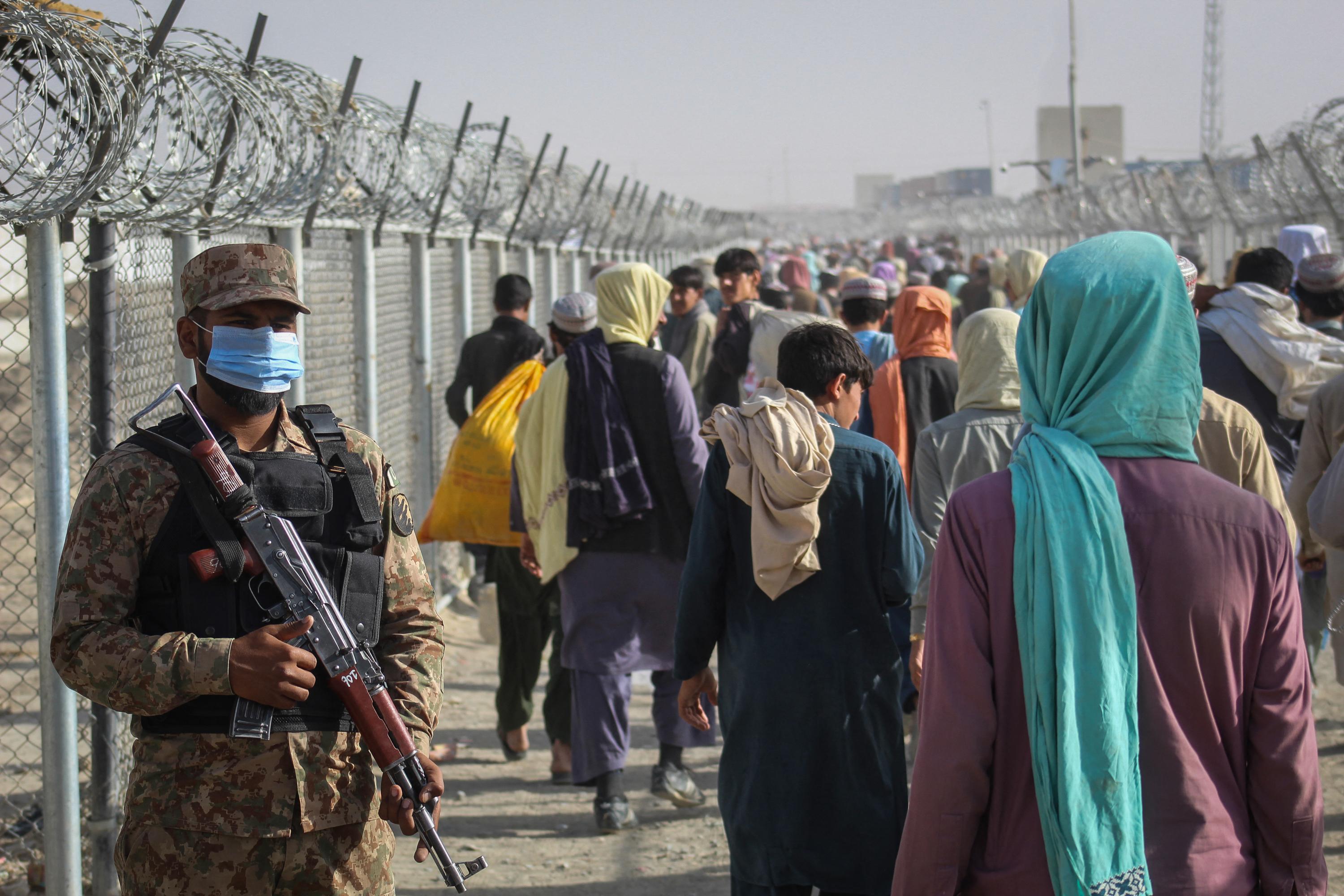 Pakistan: Plus de 200.000 réfugiés afghans expulsés depuis avril