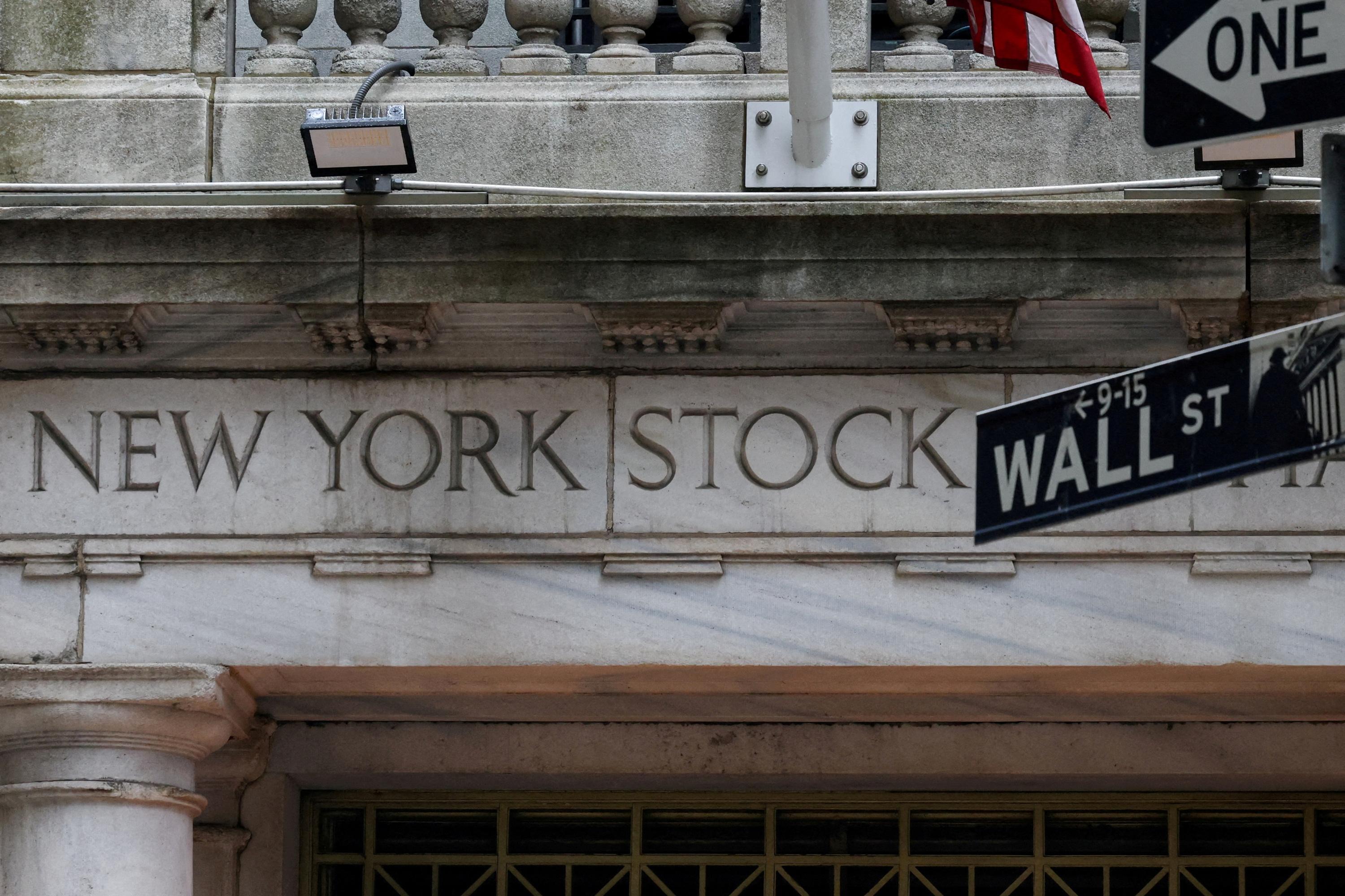 Wall Street clôture sans direction claire