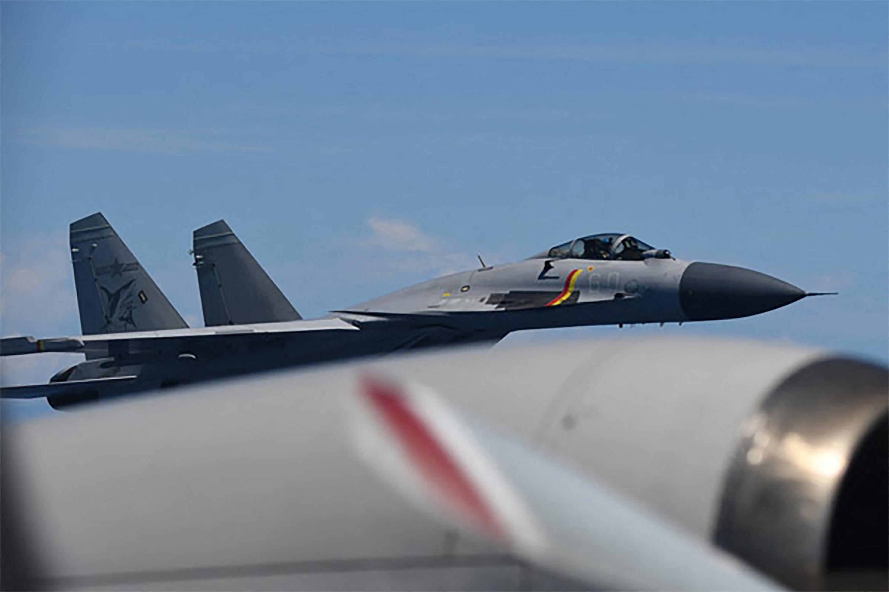 Tokyo accuse Pékin d’une «manœuvre dangereuse», après un incident impliquant deux avions militaires