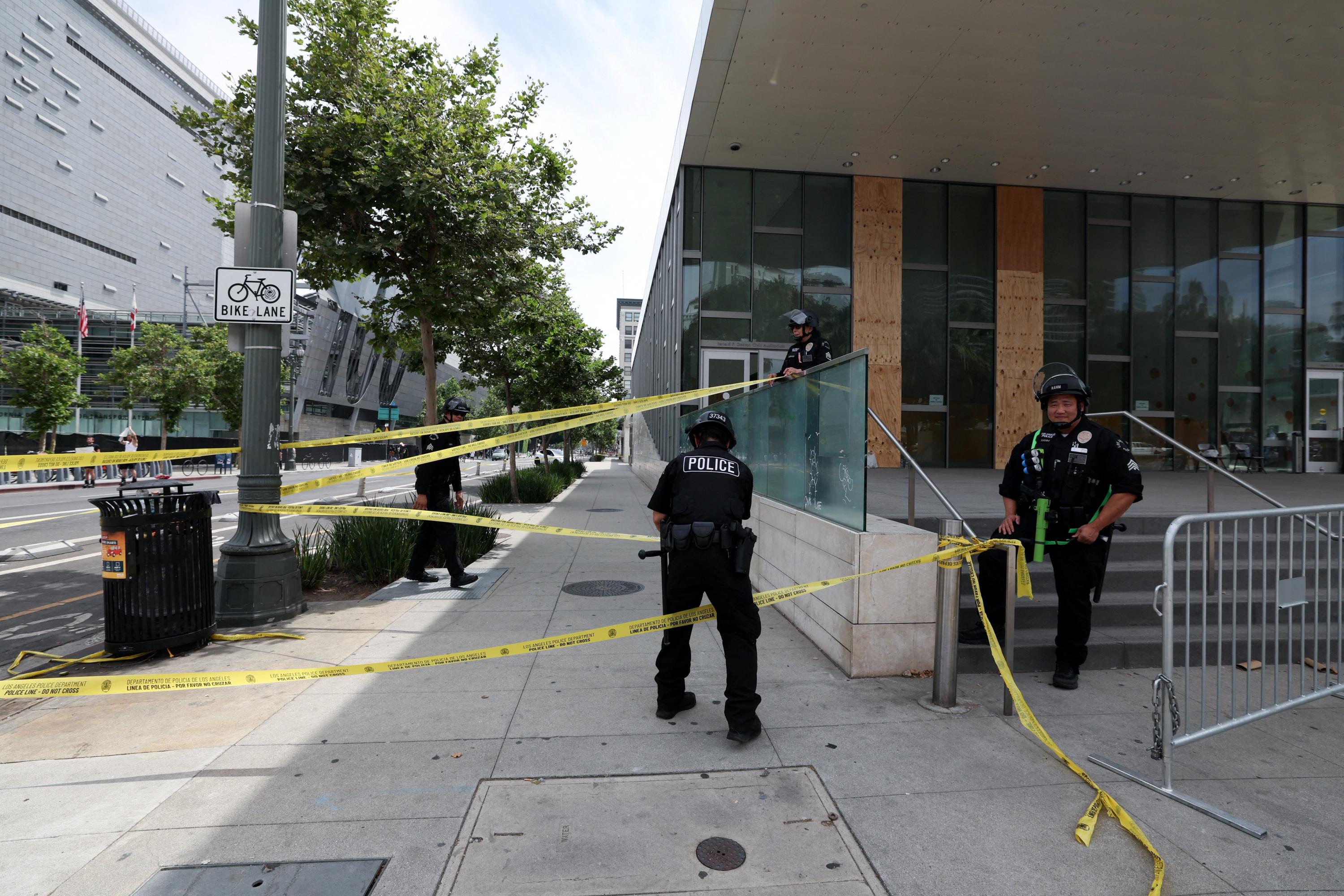 Los Angeles lève son couvre-feu et tente d'obtenir le départ de la Garde nationale