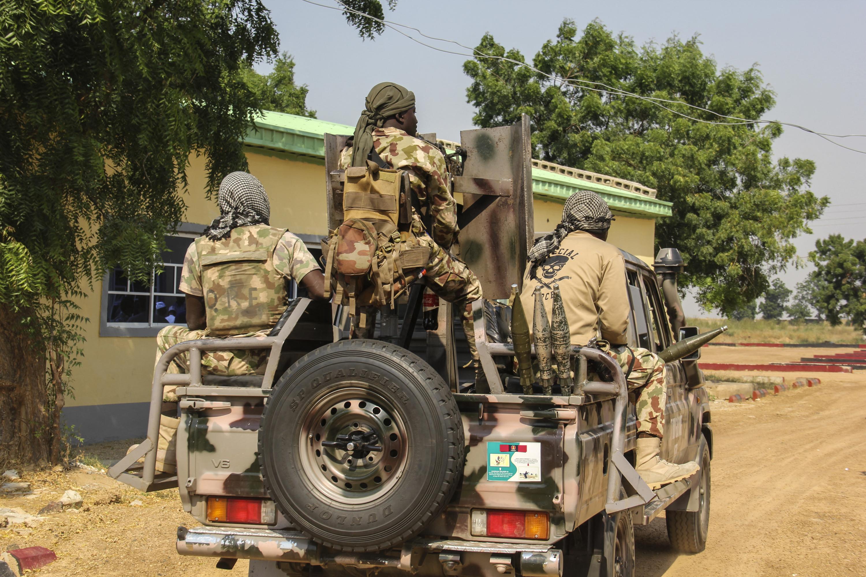 Nigeria : 20 soldats tués après un raid de gangs armés dans l’ouest du pays