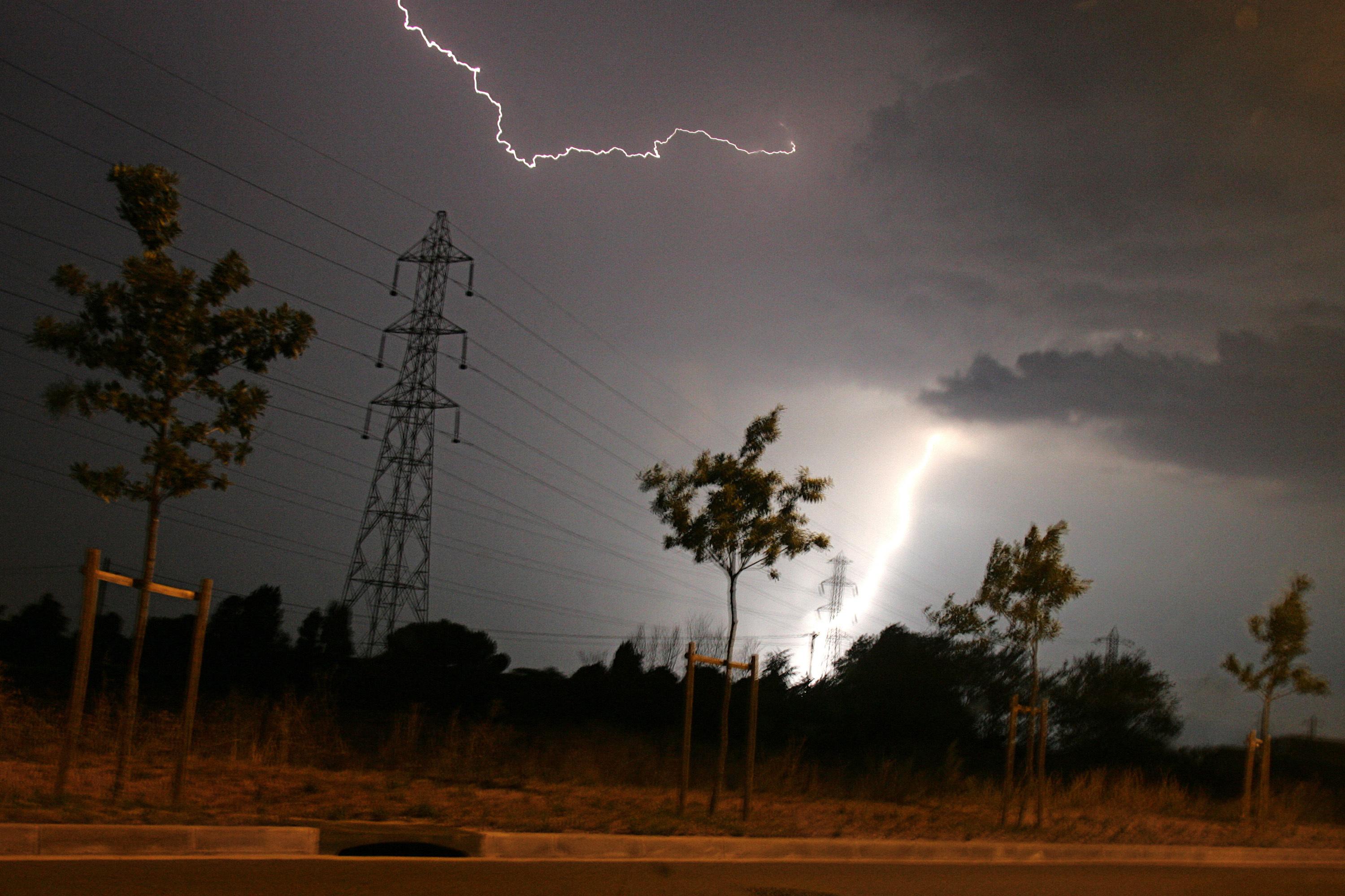 Orages et fortes chaleurs : 68 départements en alerte, jusqu’à 40°C attendus en Auvergne ce mercredi