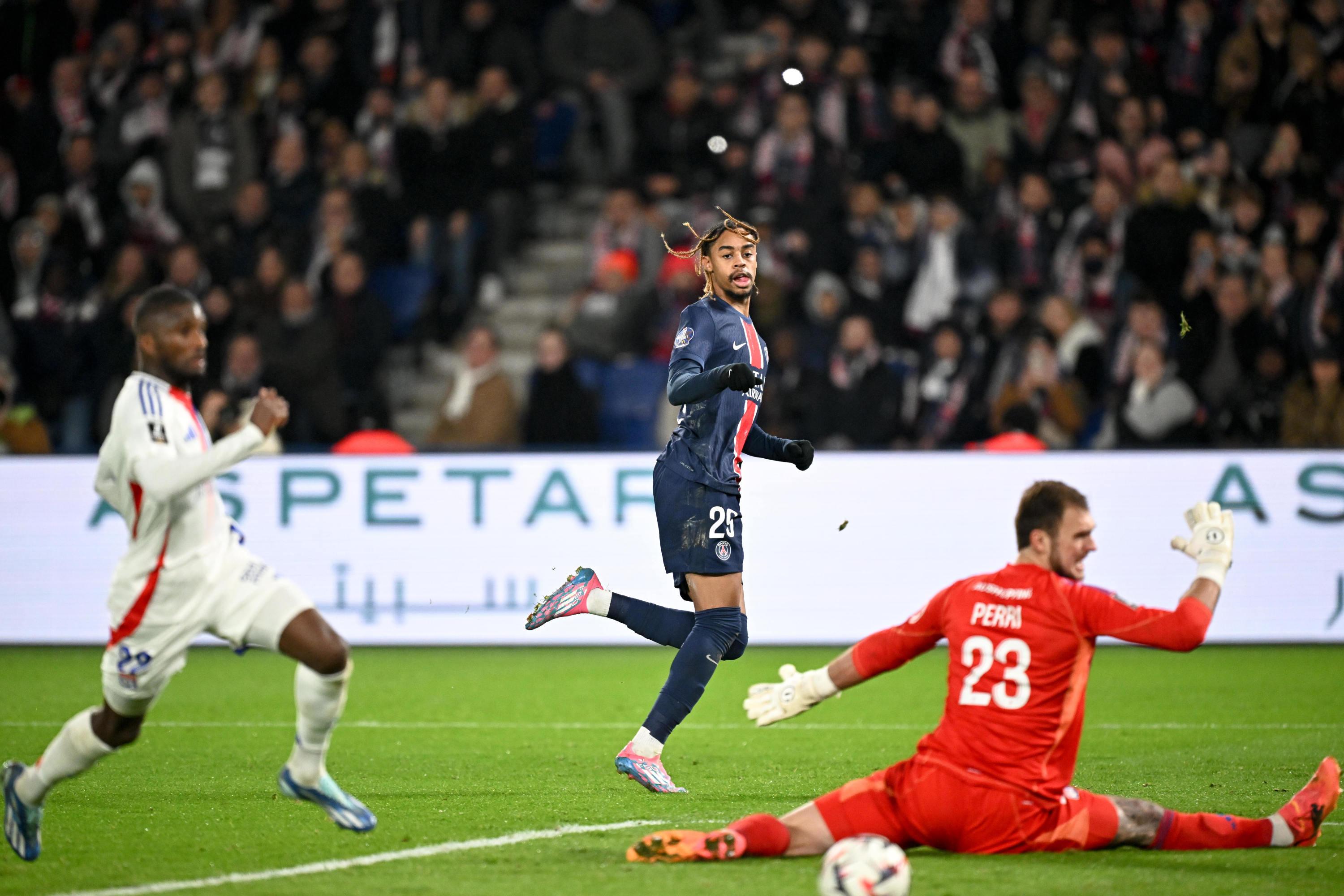 OL rétrogradé : l’aide inattendue du PSG à Lyon concernant le transfert de Barcola