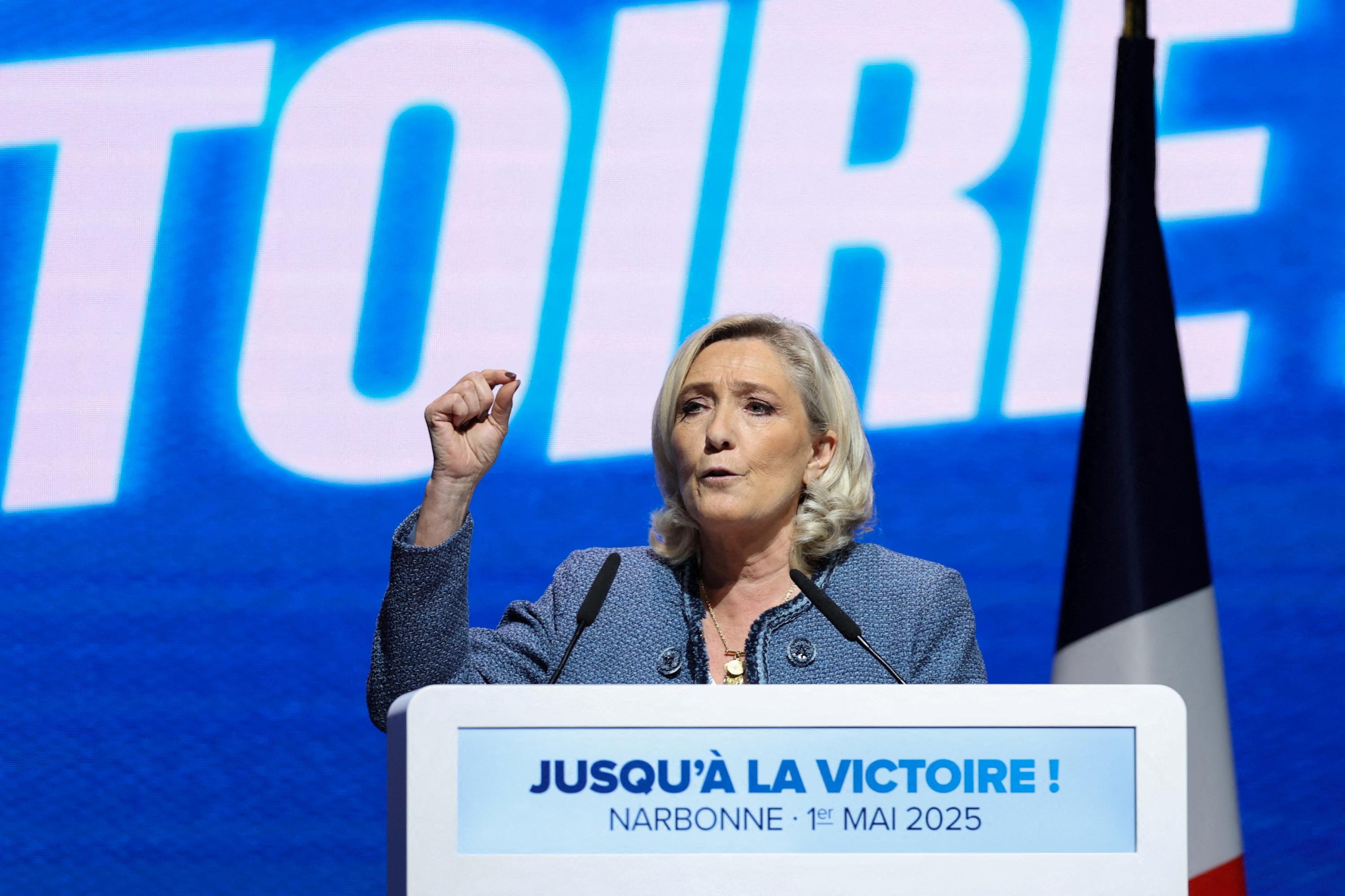 «Ne procrastinez pas !» : Marine Le Pen exhorte ses troupes à se préparer à tout, y compris à la dissolution
