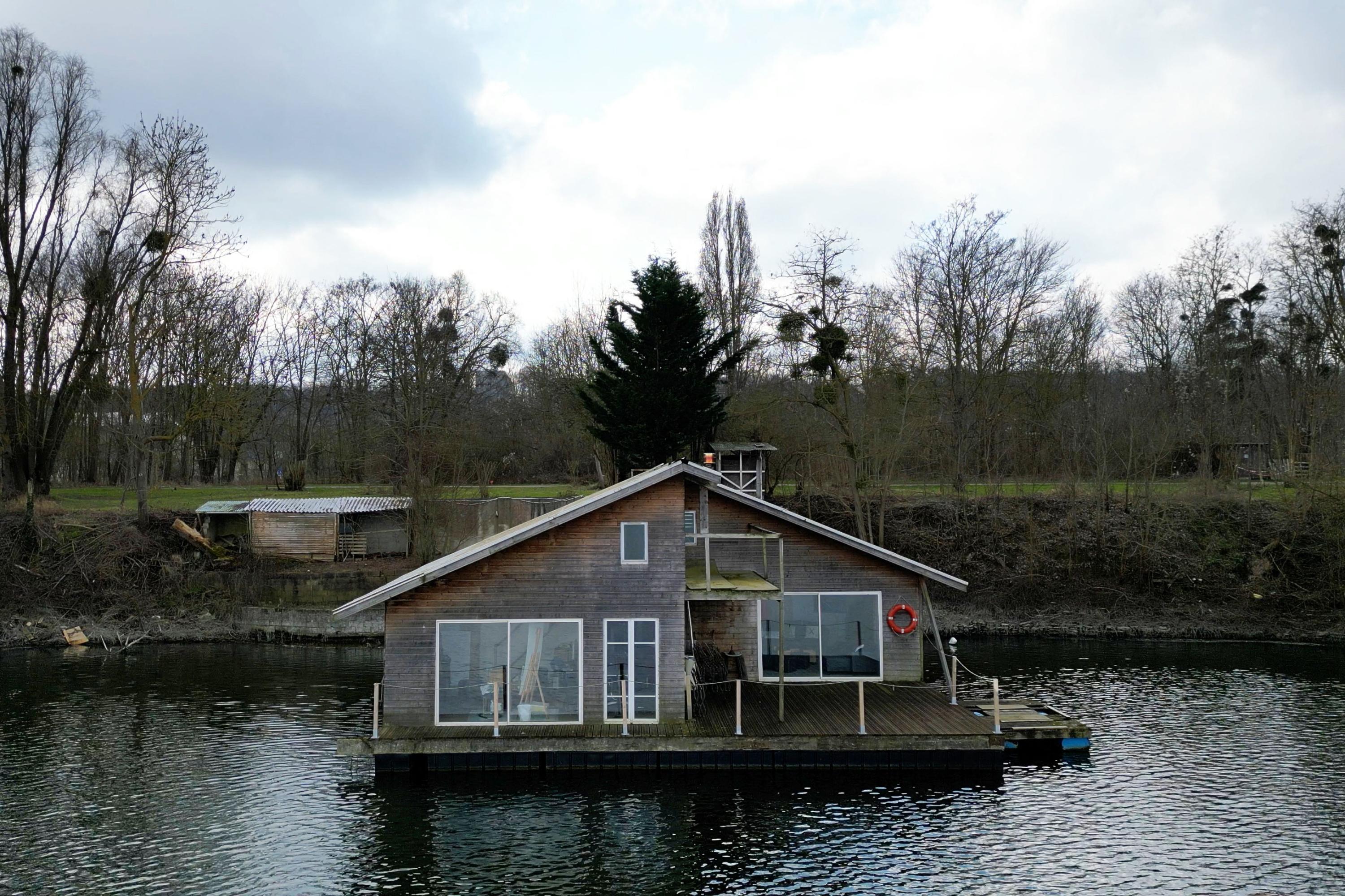 Ces maisons flottantes en bois vont être démolies pour créer un parc départemental ouvert au public