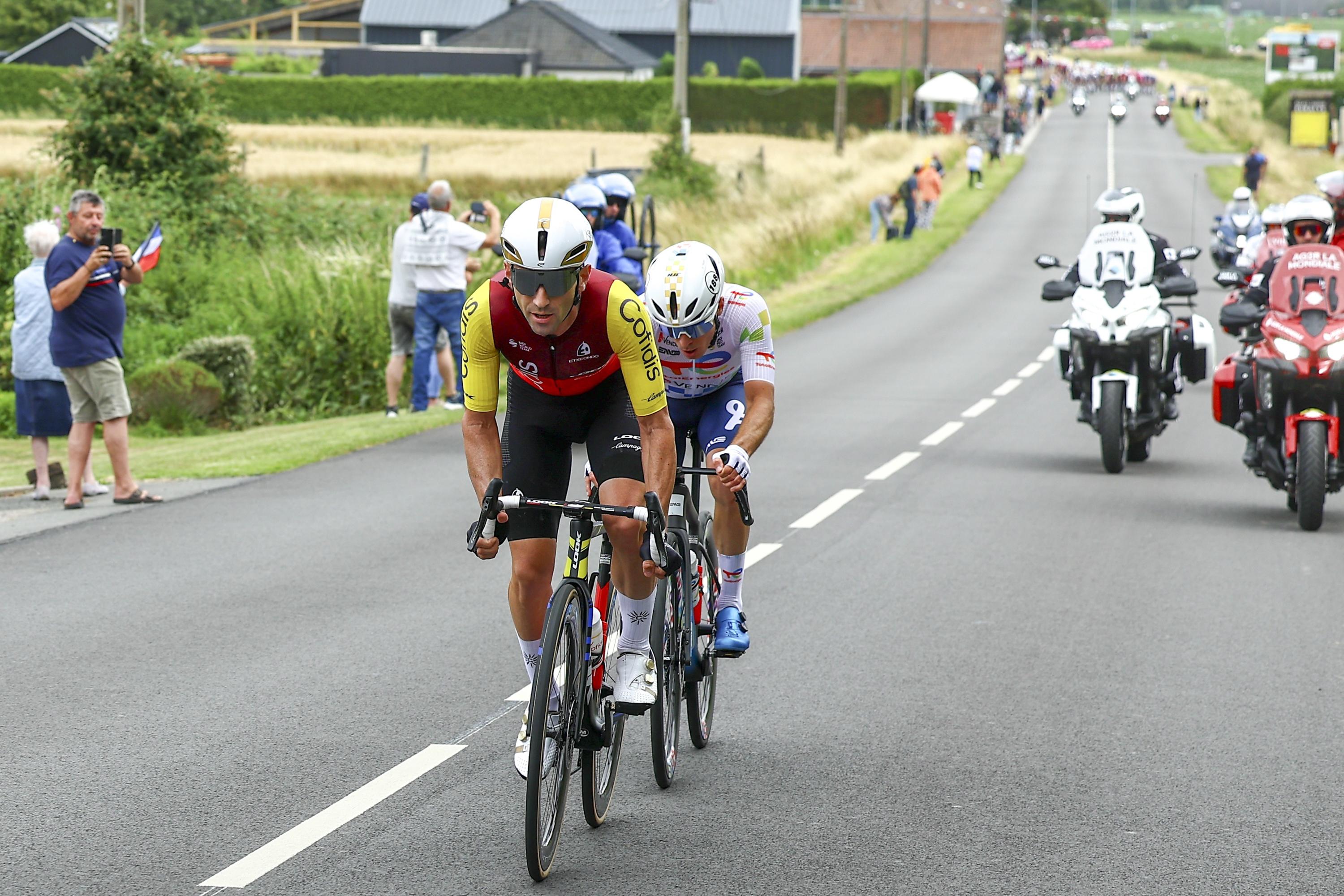 EN DIRECT - Tour de France 2025 : les deux Français de tête se percutent autour de Lille, Ganna abandonne