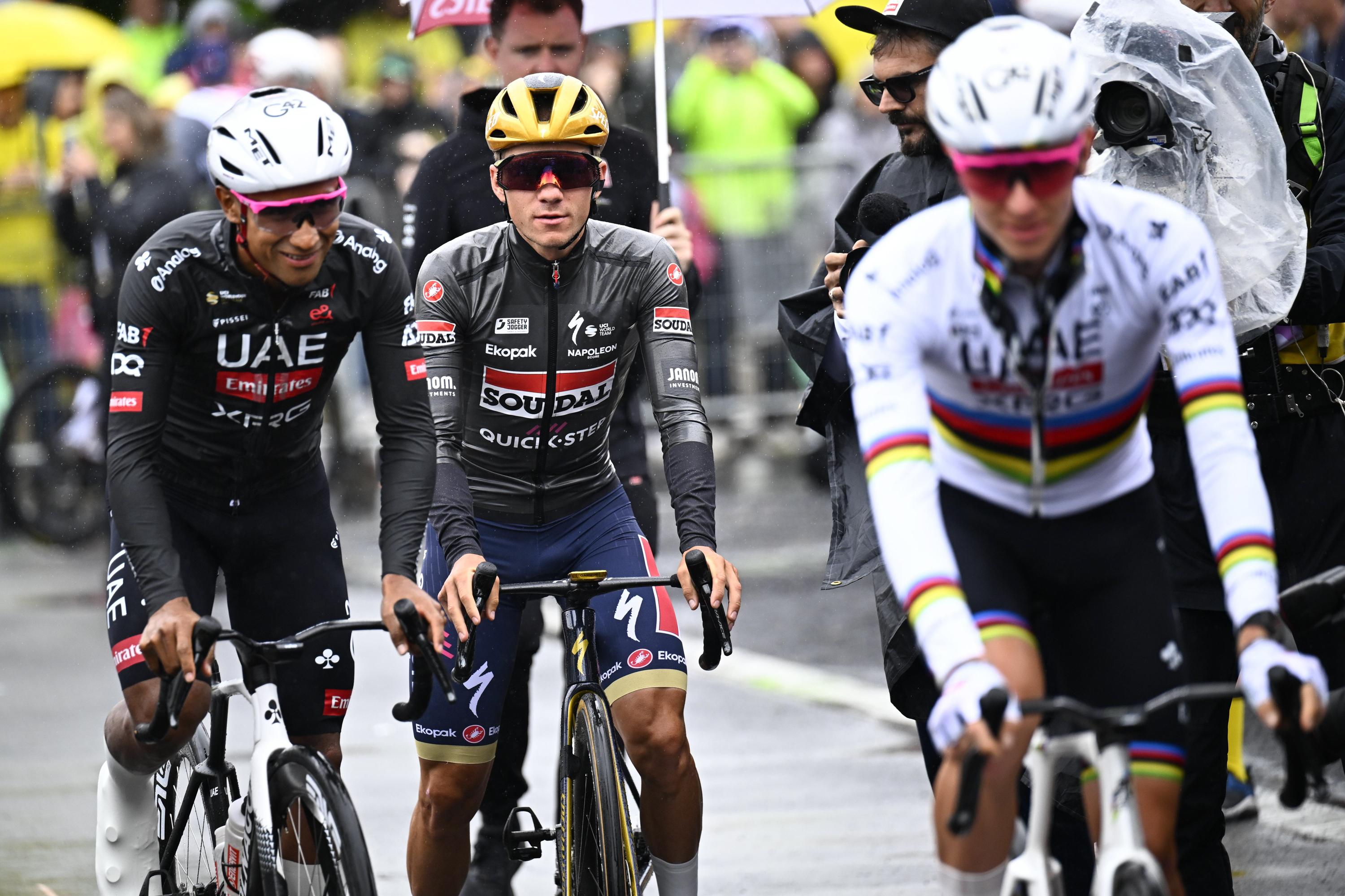 EN DIRECT - Tour de France 2025 : quatre coureurs dont Armirail se sont échappés, le peloton est distancé