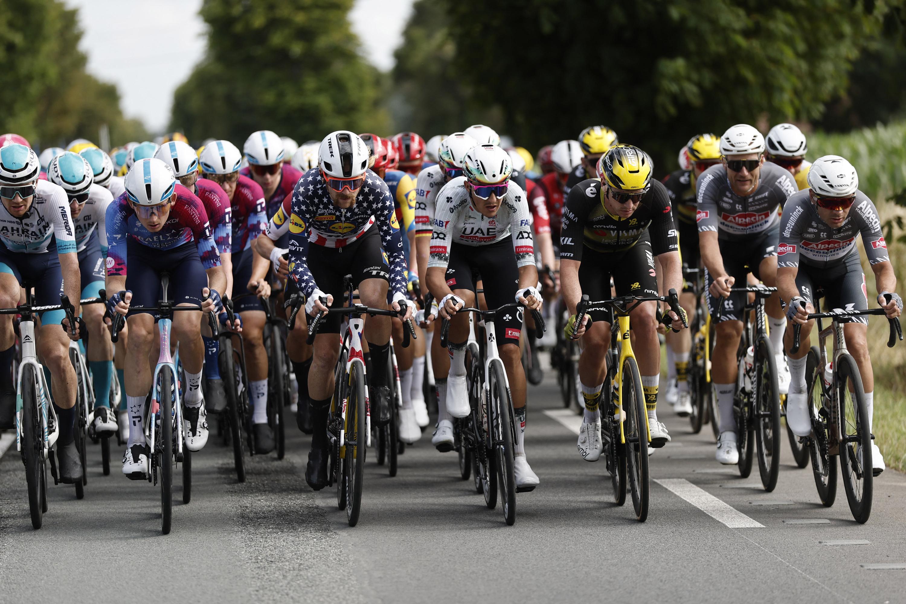 EN DIRECT - Tour de France : le sprint final commence, Philipsen a abandonné après sa chute
