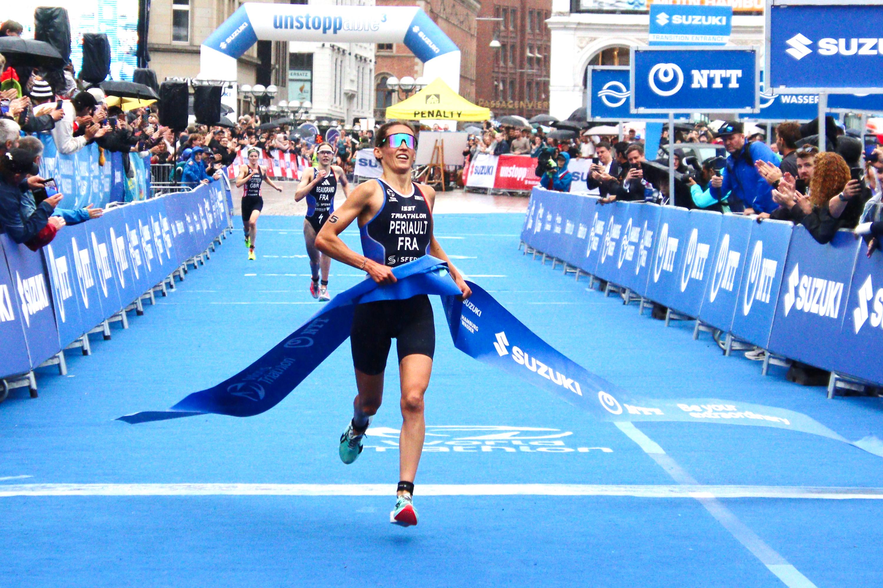 Triathlon : Periault s’impose, la championne olympique Cassandre Beaugrand prend la deuxième place à Hambourg