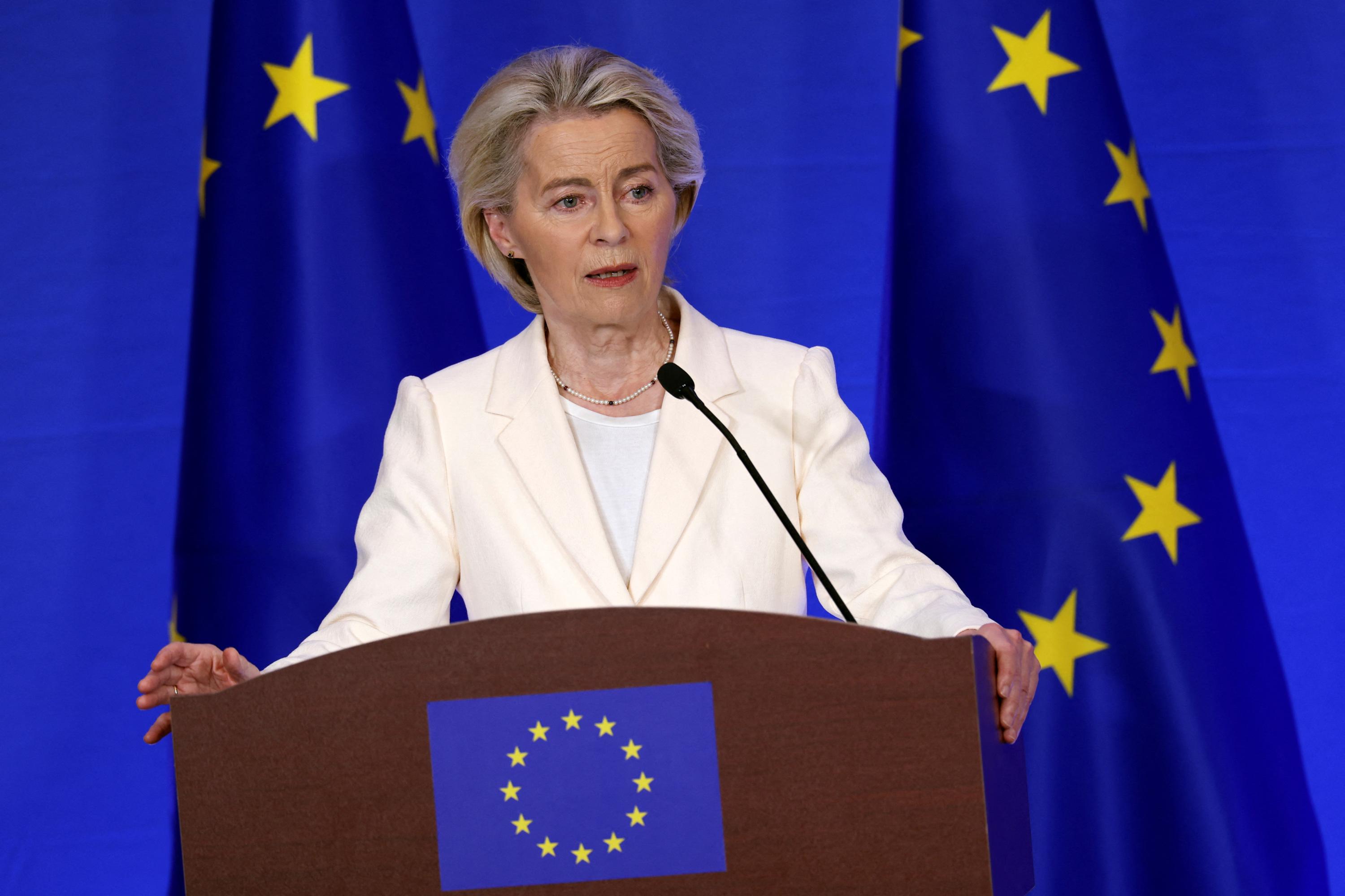 Droits de douane: rencontre décisive entre Ursula Von der Leyen et Donald Trump dimanche