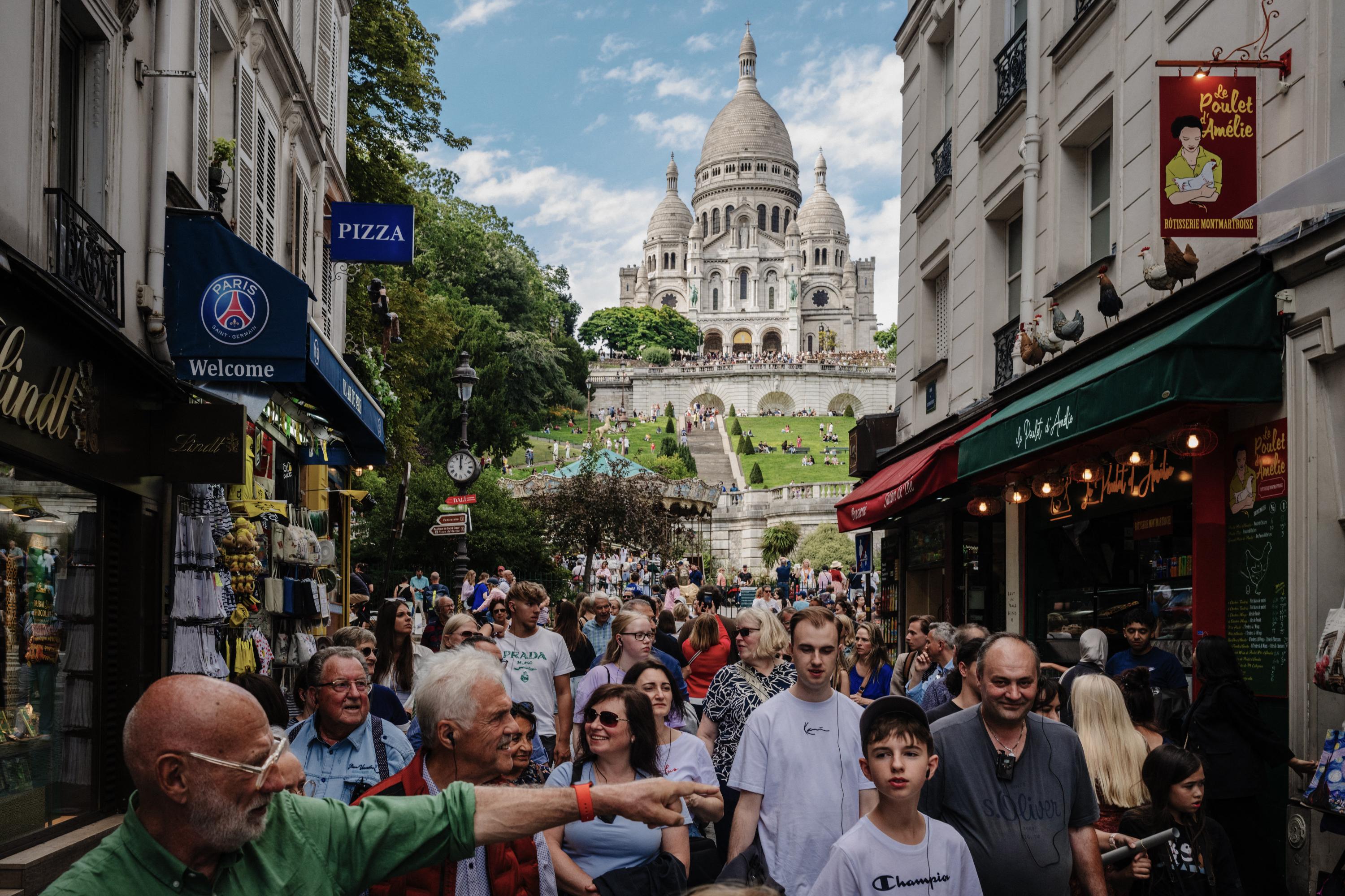 «Paris est devenue la ville des touristes, plus des Parisiens» : le fléau du surtourisme menace la capitale française