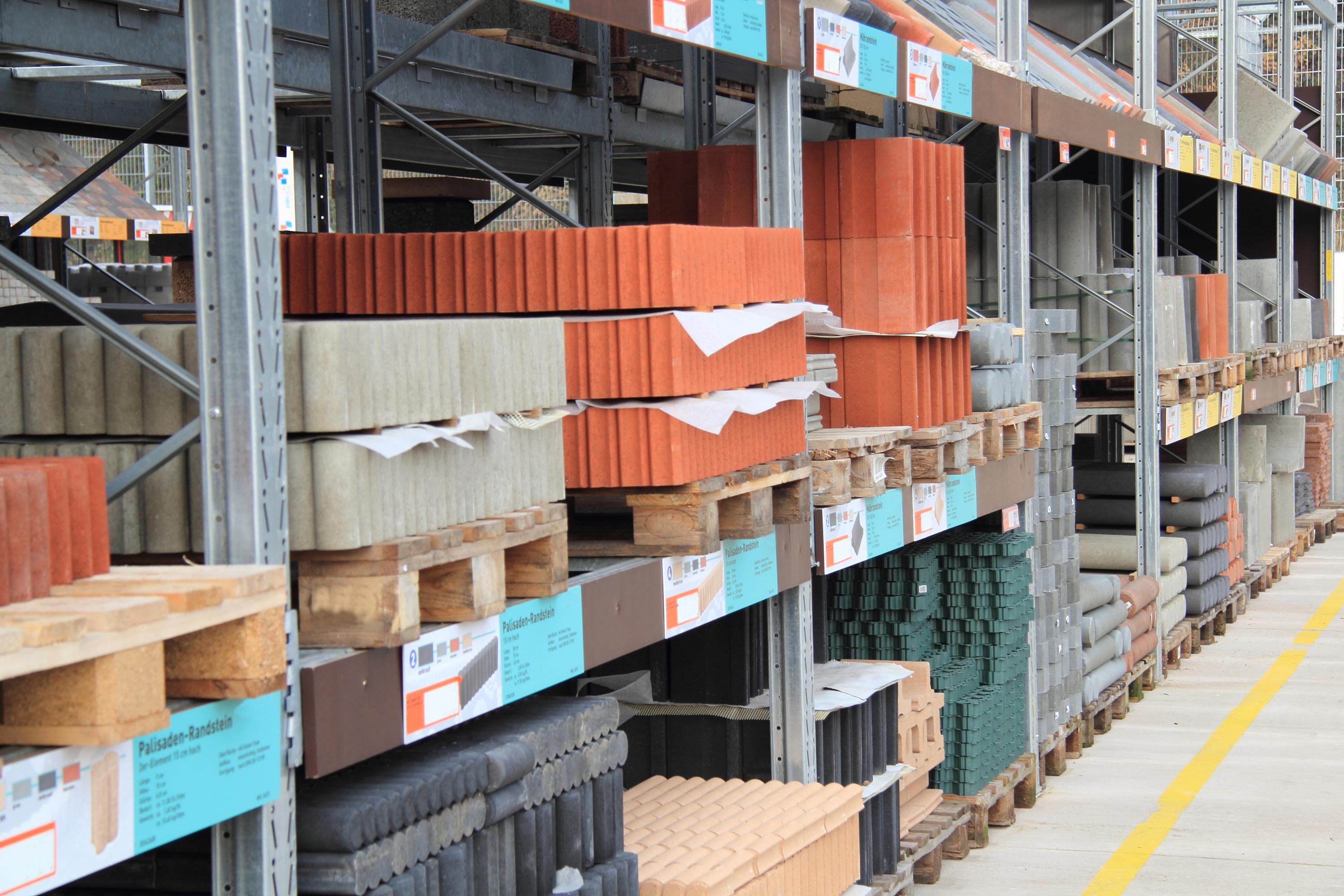 Les vols ont tous été commis dans des magasins de matériaux ou des entrepôts professionnels.