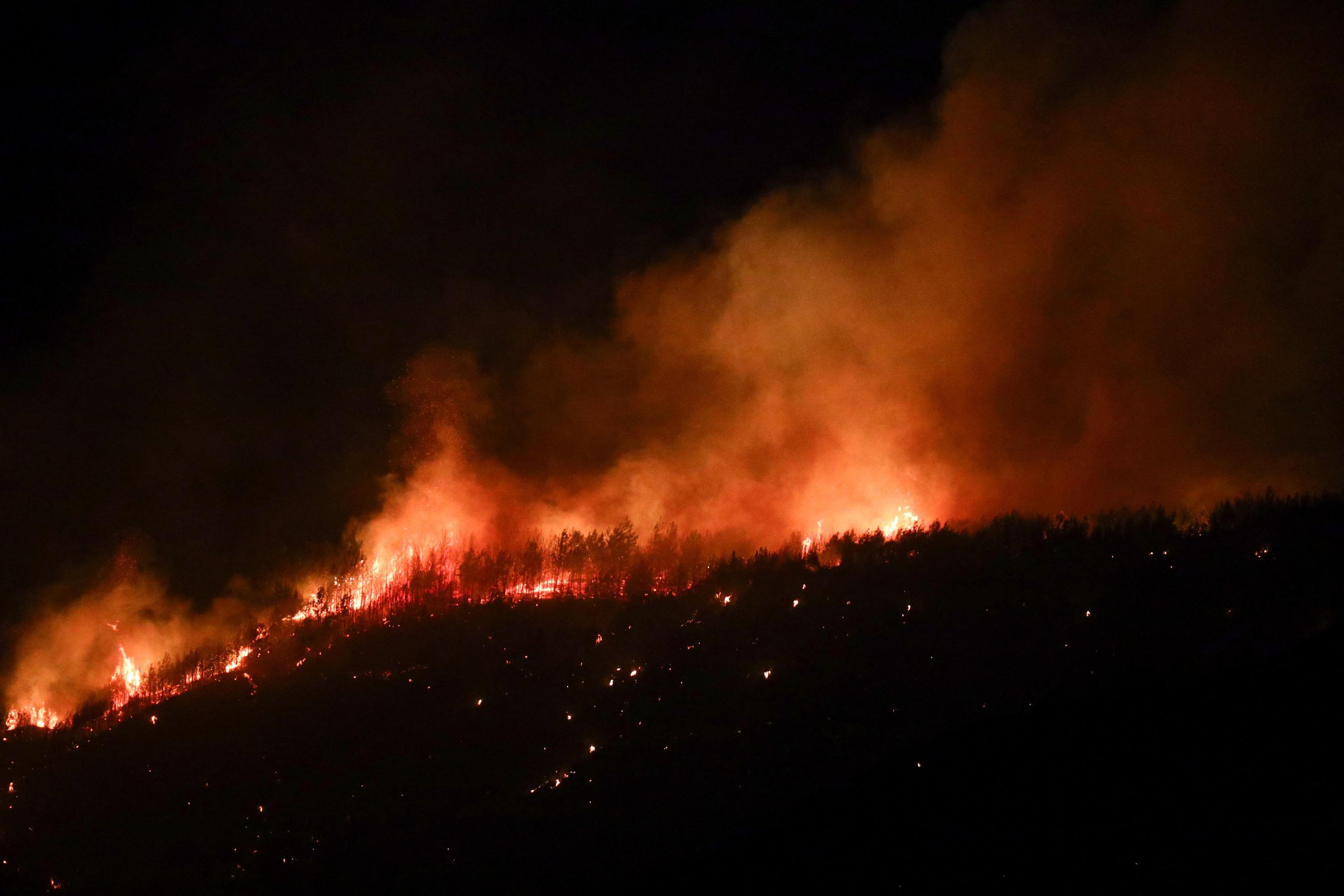 Incendies, inondations, tsunami : lors des catastrophes, la surenchère inquiétante des vidéos générées par l’IA