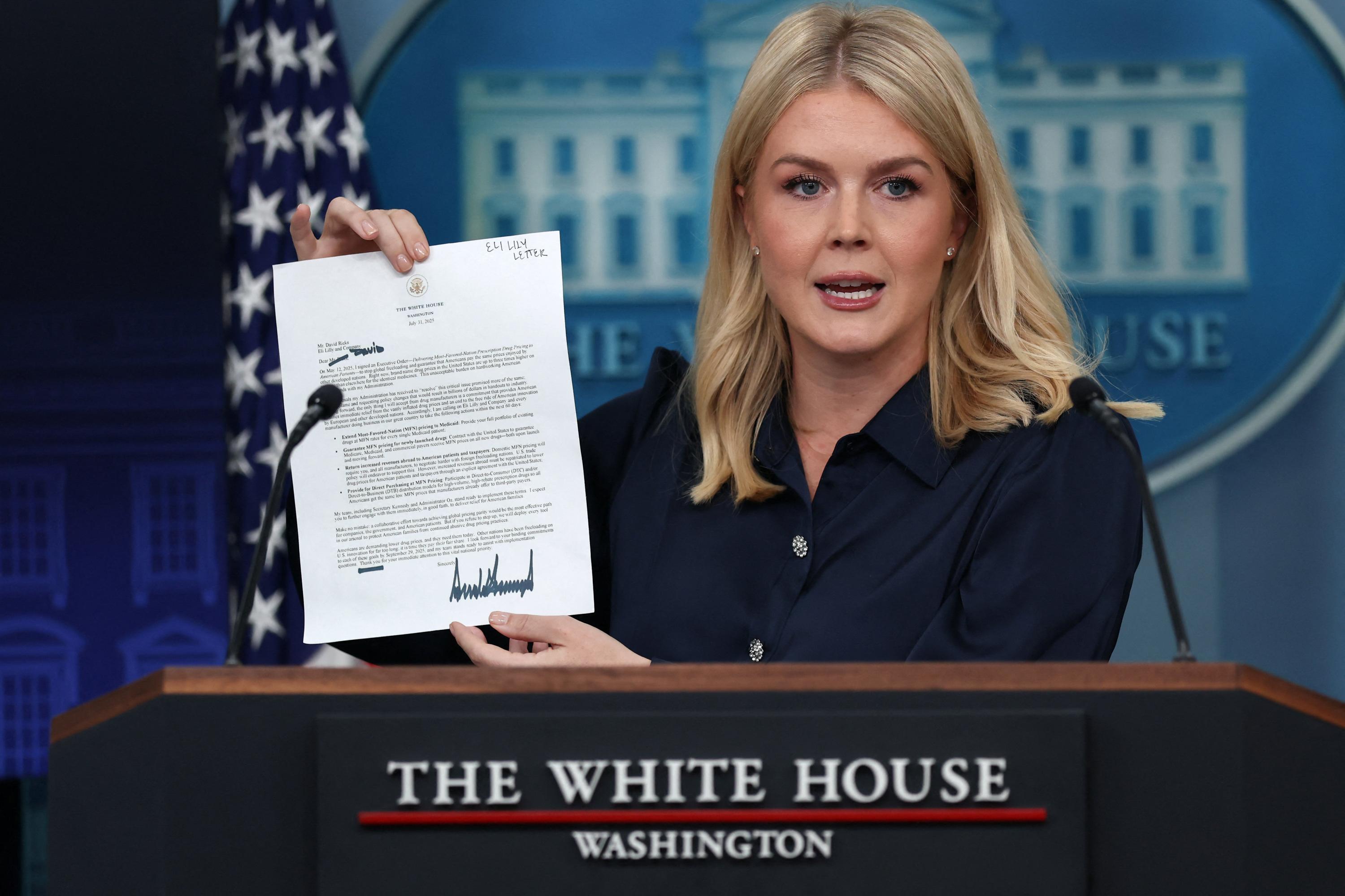 Sous la pression de Donald Trump, des premières hausses de prix de médicaments en Europe