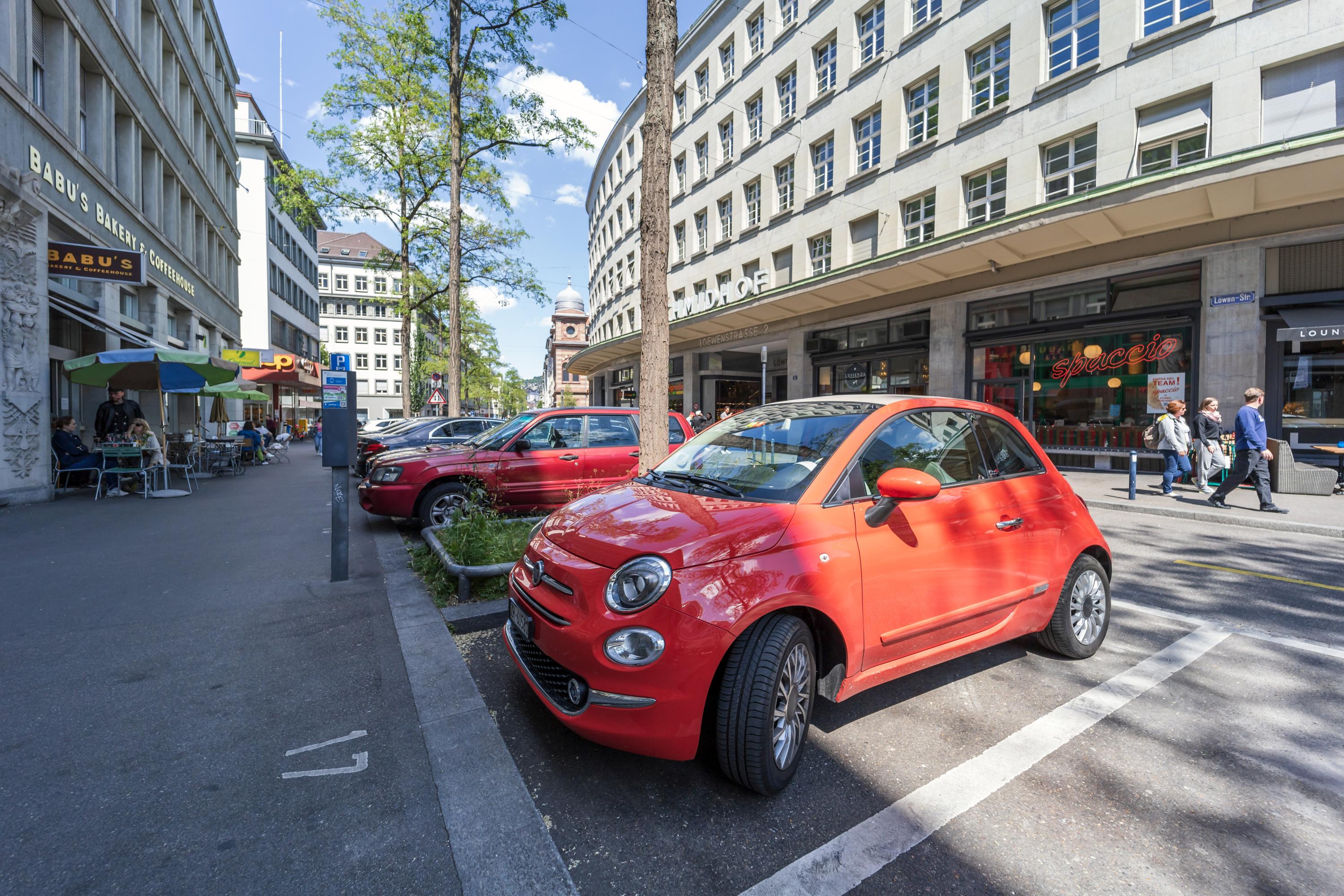 Suisse : il paie 17.000 euros en 13 ans pour une place de parking… gratuite