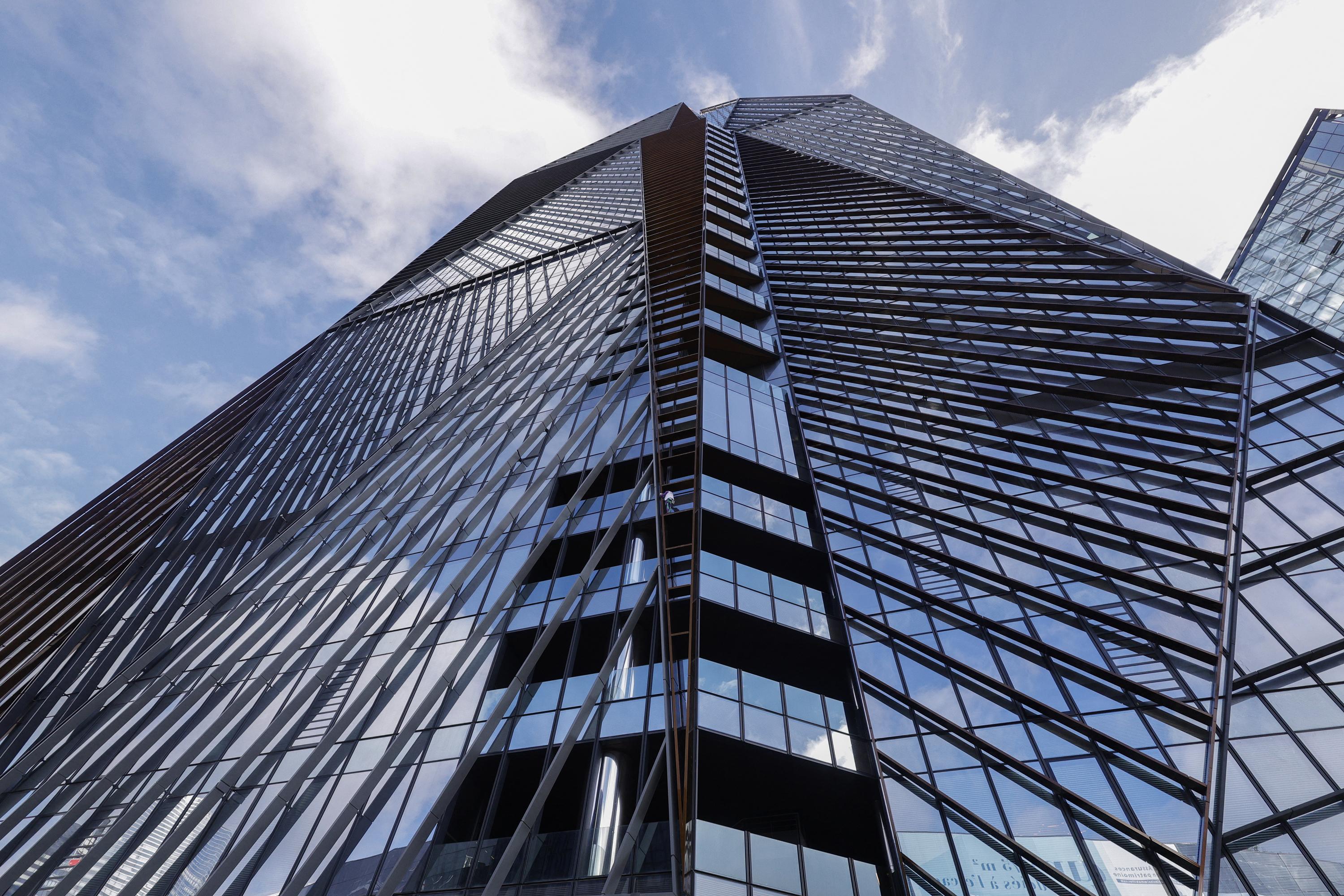 La tour Hekla mesure 220 mètres de haut.