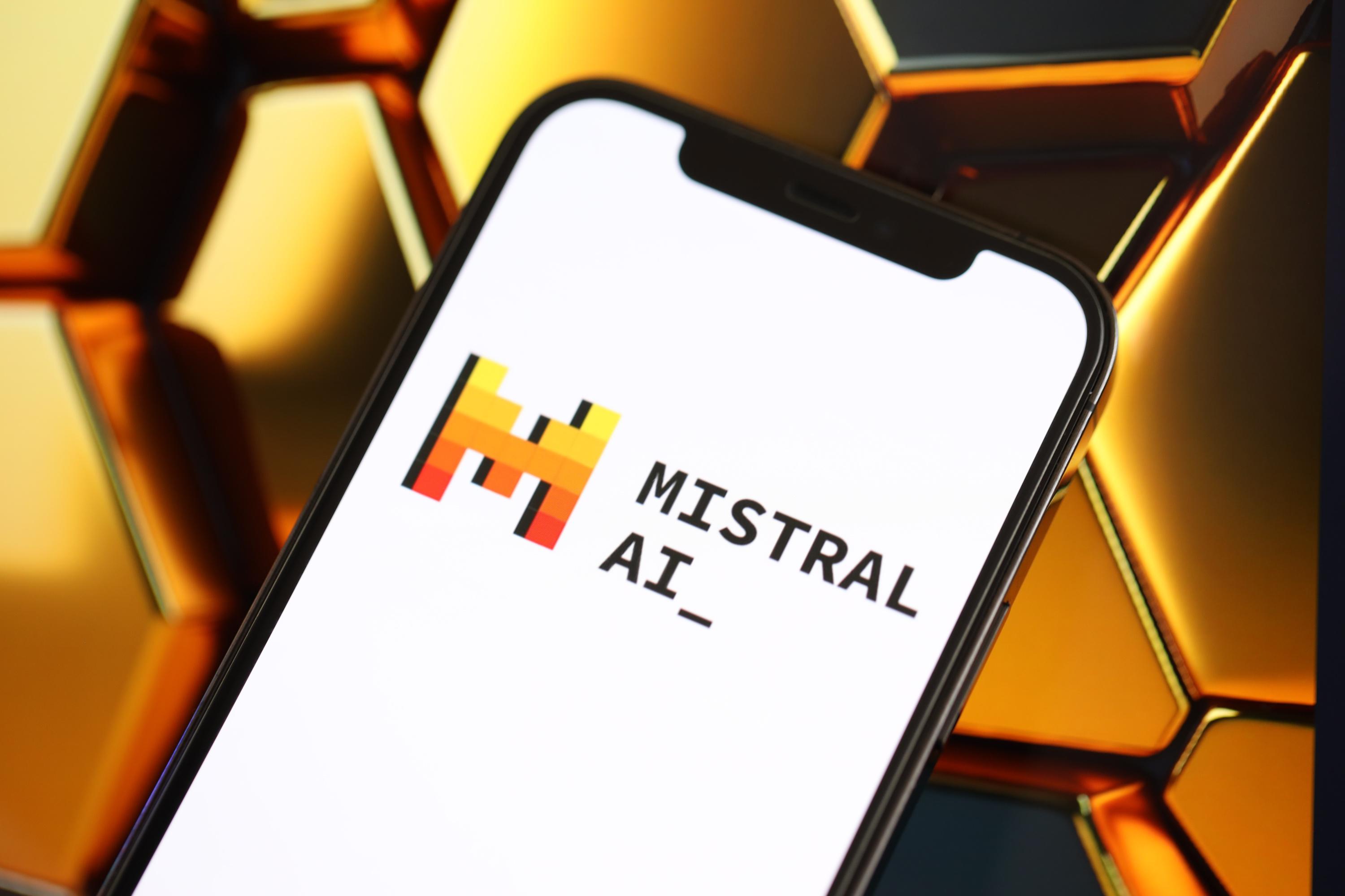 En investissant 1,3 milliard d’euros, le géant néerlandais ASML devient le premier actionnaire de Mistral AI